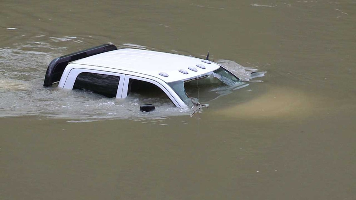 Truck Drives Into River, Driver Blames Gps 