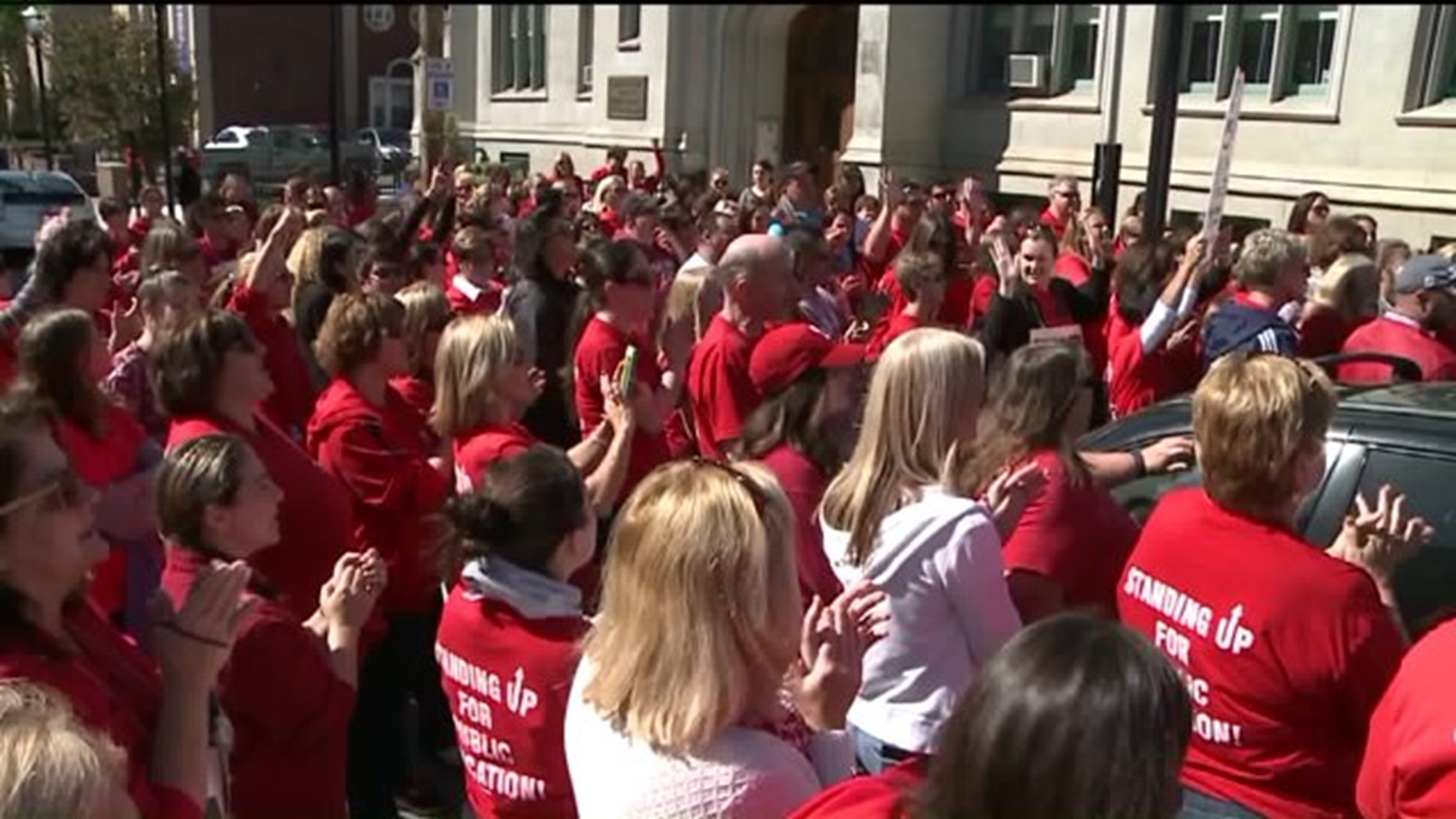 Thousands of Signatures in Support of Scranton Teachers