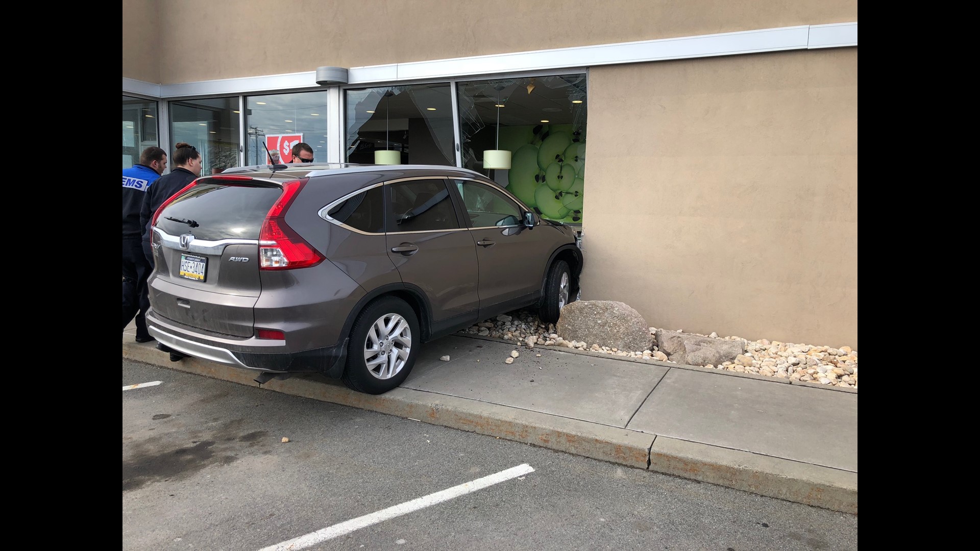 Driver Damages McDonald`s