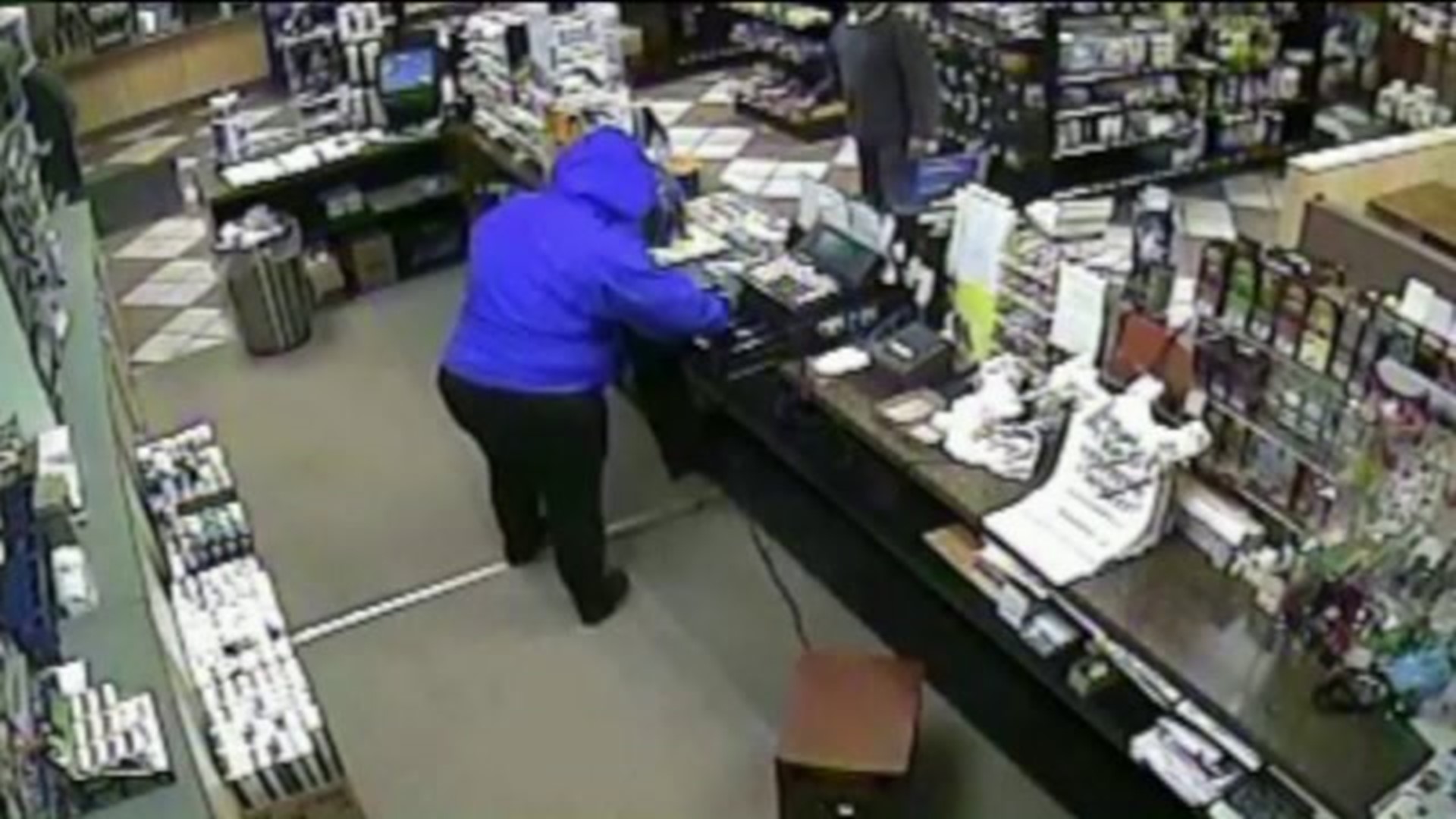 Police Looking for Woman Who Robbed Convenience Store