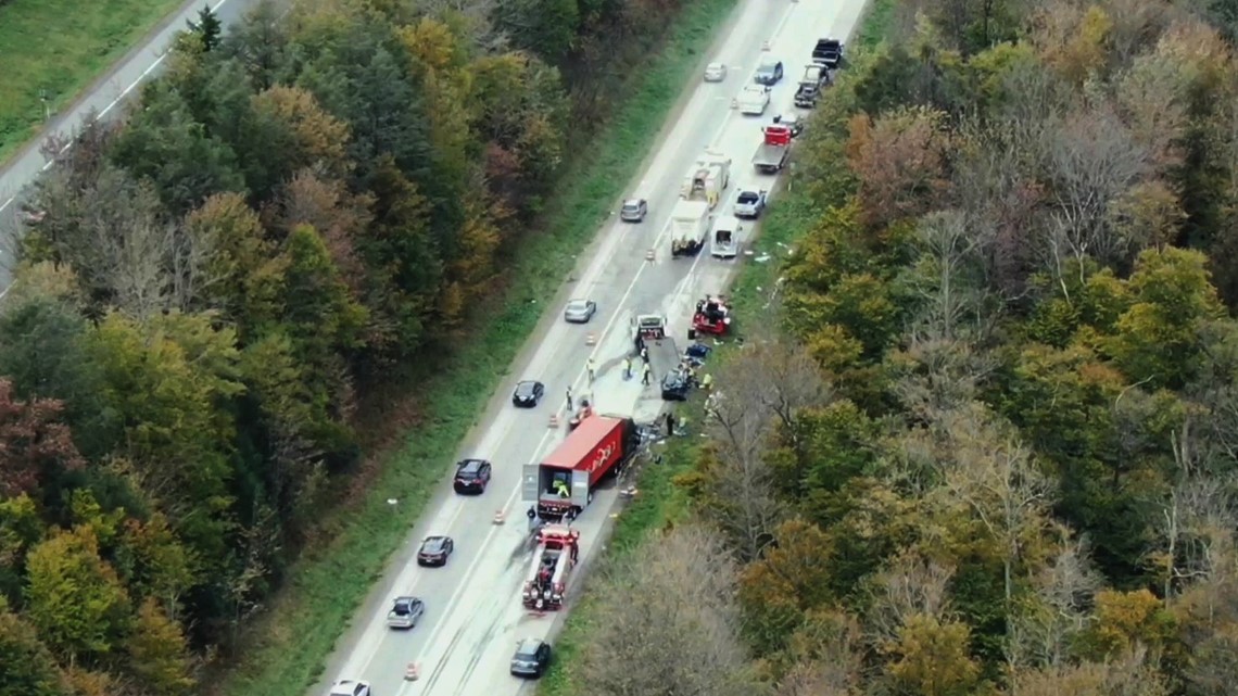 Multivehicle Crash on Interstate 380 Snarls Traffic
