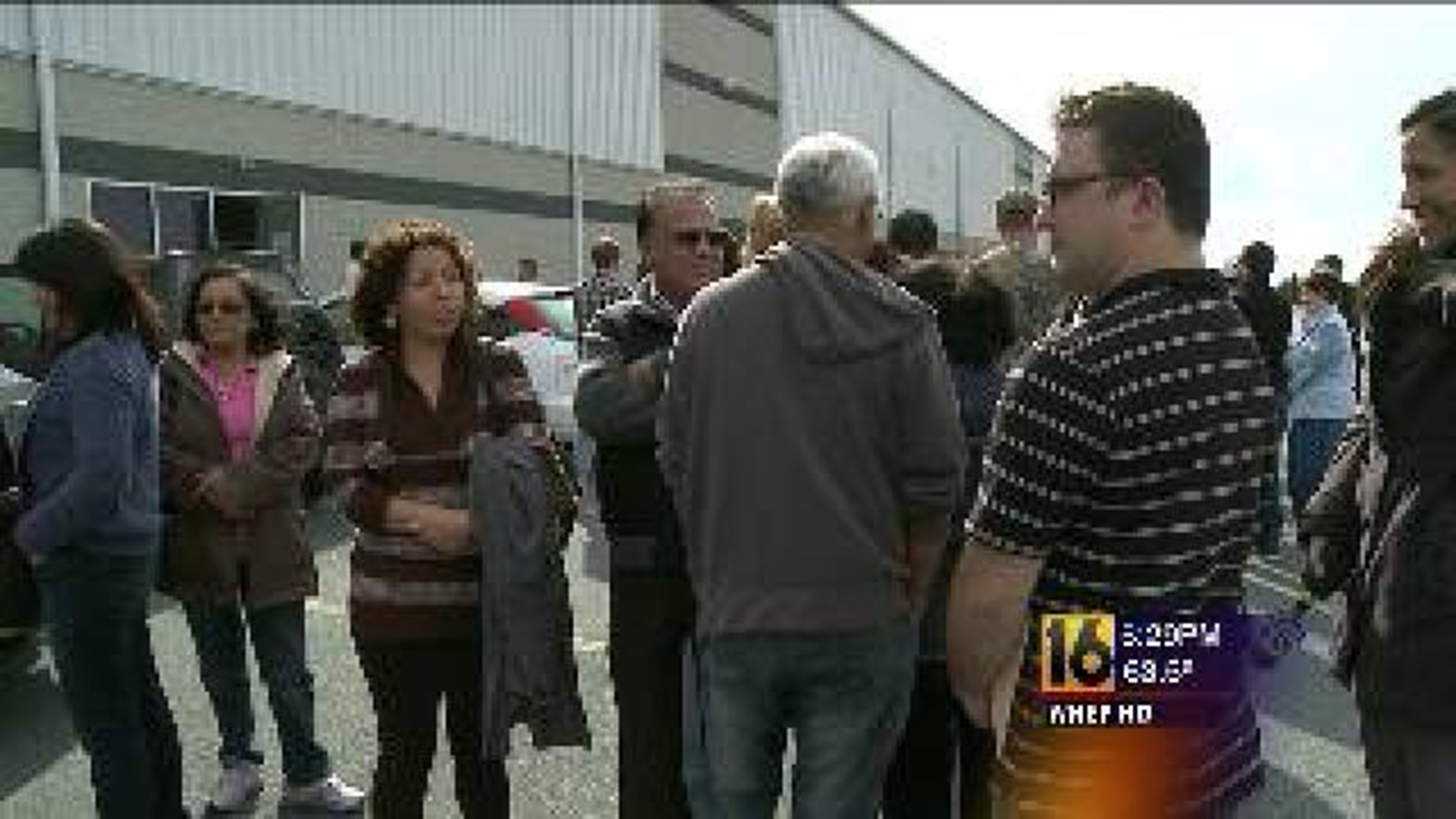 Hundreds Line Up for Job Fair