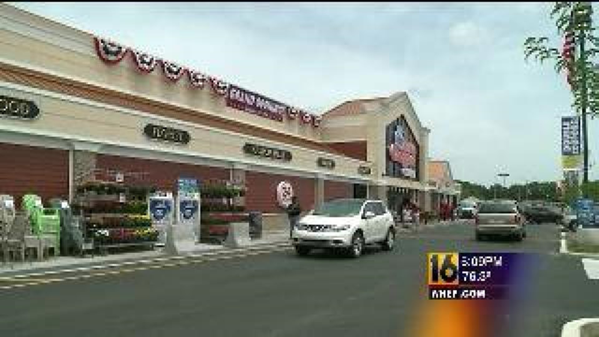 New Grocery Store Attracts Big Crowds