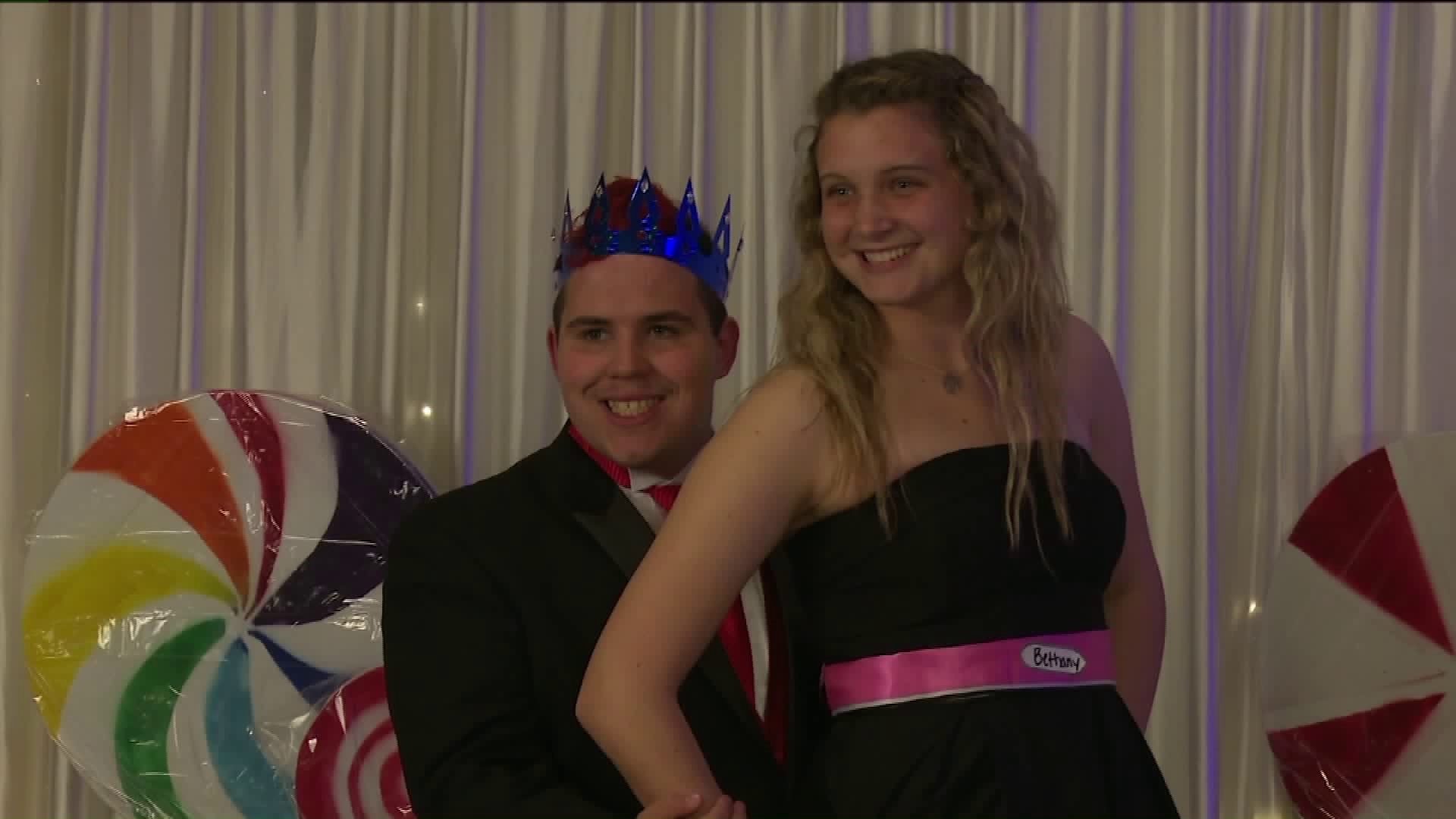 Students Organize Prom for Peers with Special Needs