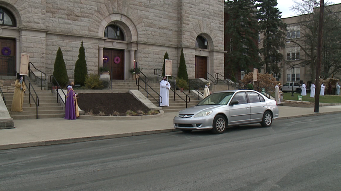 Live nativity moves outside in Scranton