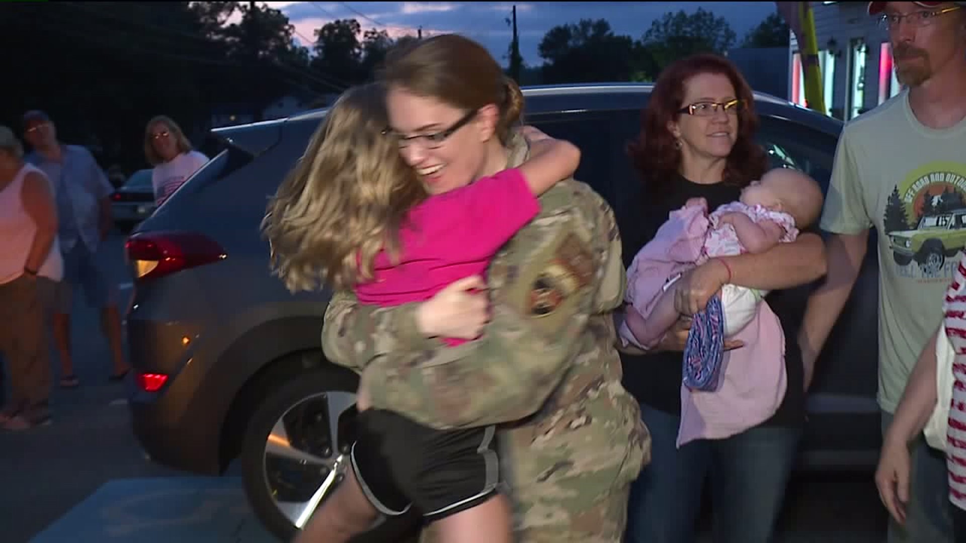 Sailor Returning Home from Afghanistan Gets Hero`s Welcome