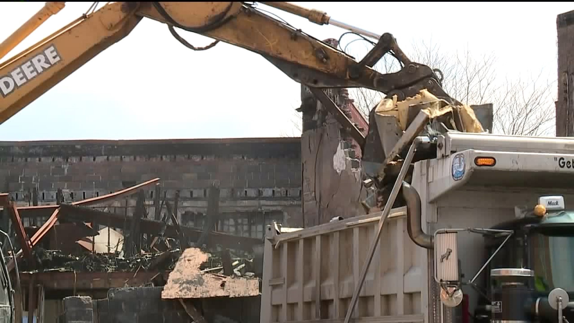 Lock Haven Tearing Down Fire-gutted Building