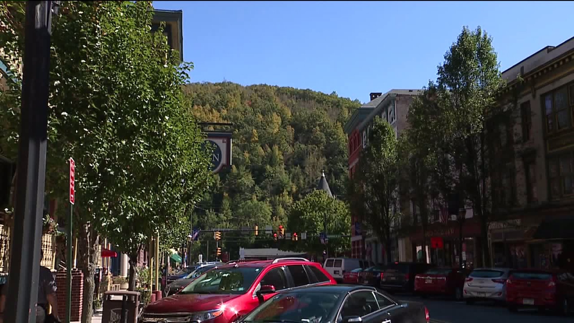 Early Leaf Peepers Hit the Streets of Jim Thorpe