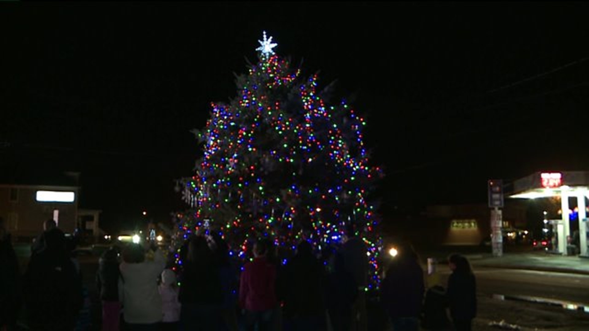 West Pittston Lights Its Christmas Tree