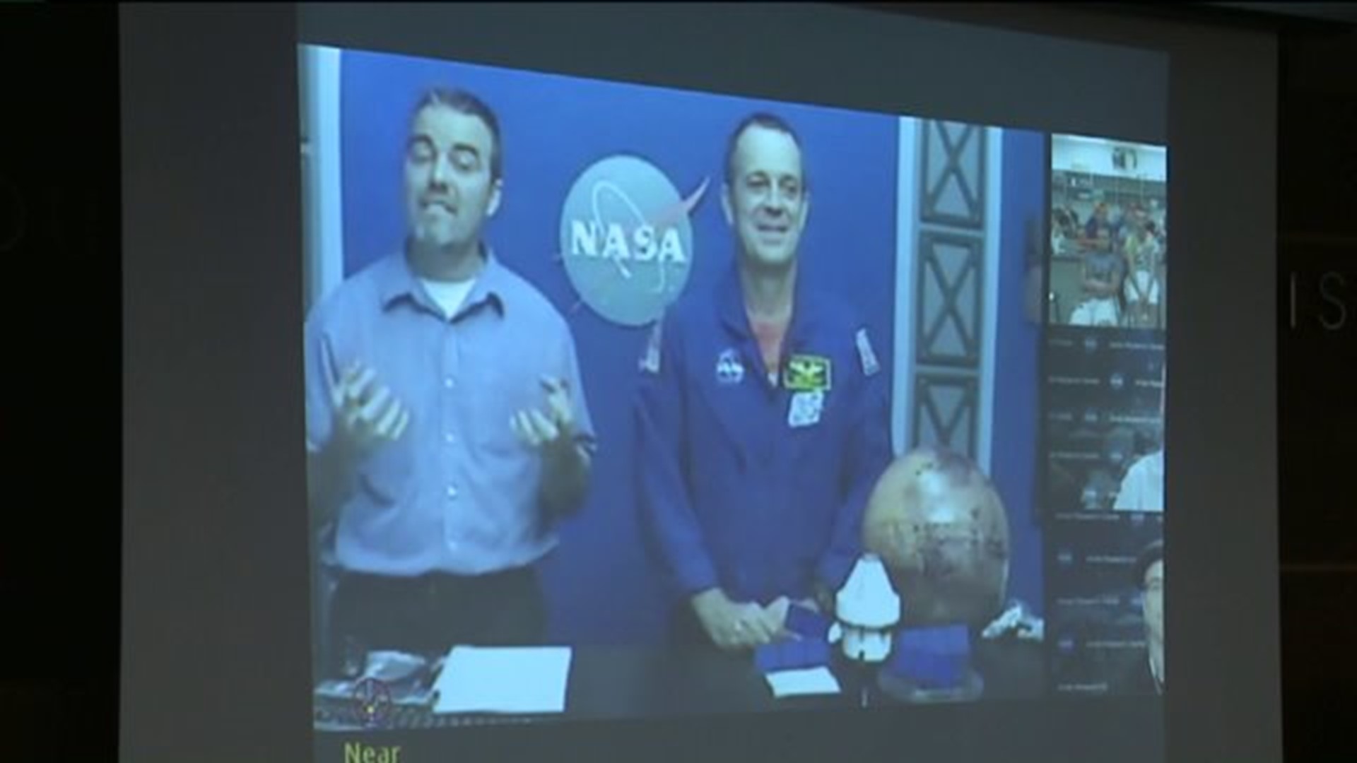 Astronaut Answers Students' Questions