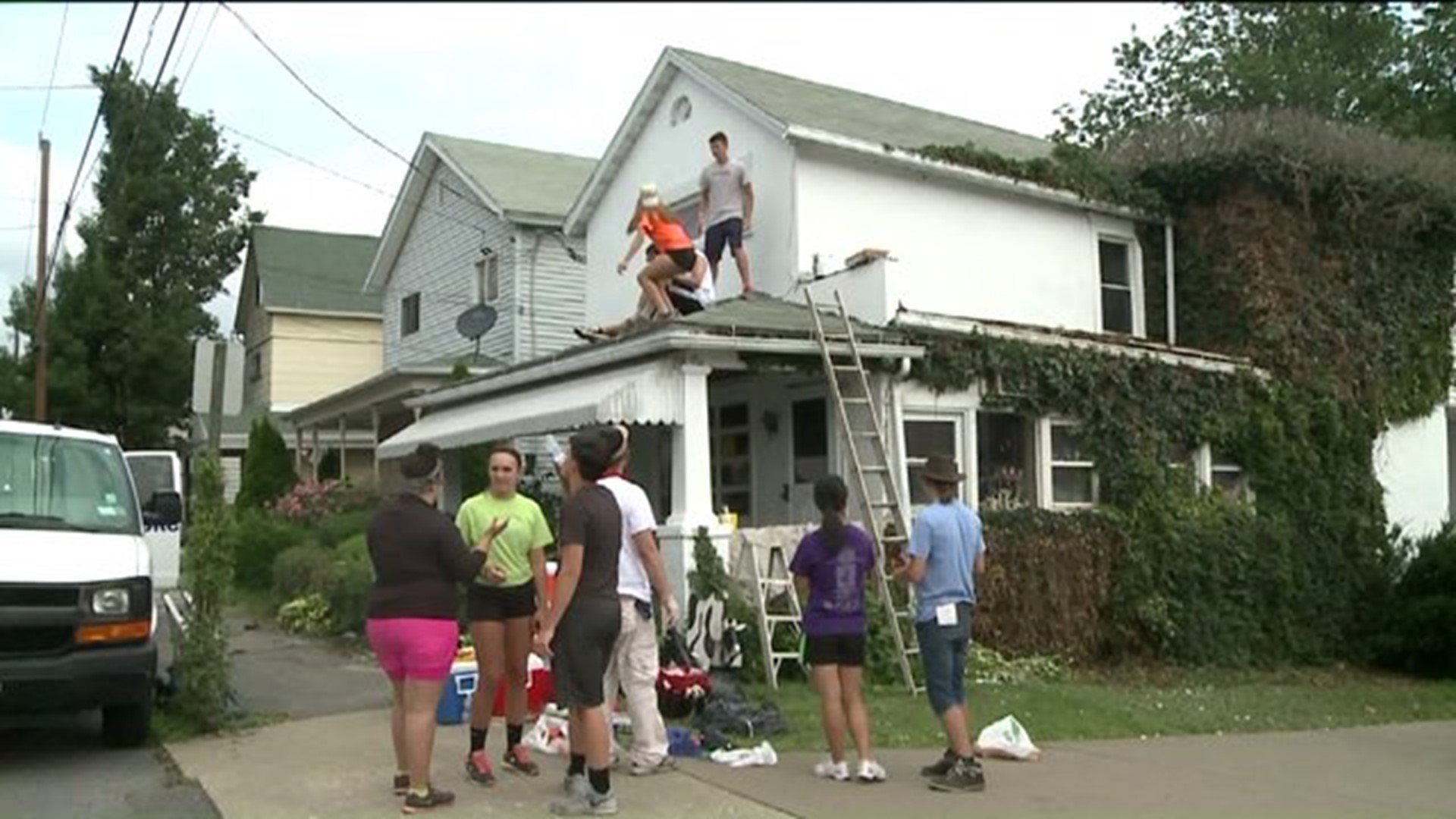 Volunteers Fix Up Homes, Neighborhoods