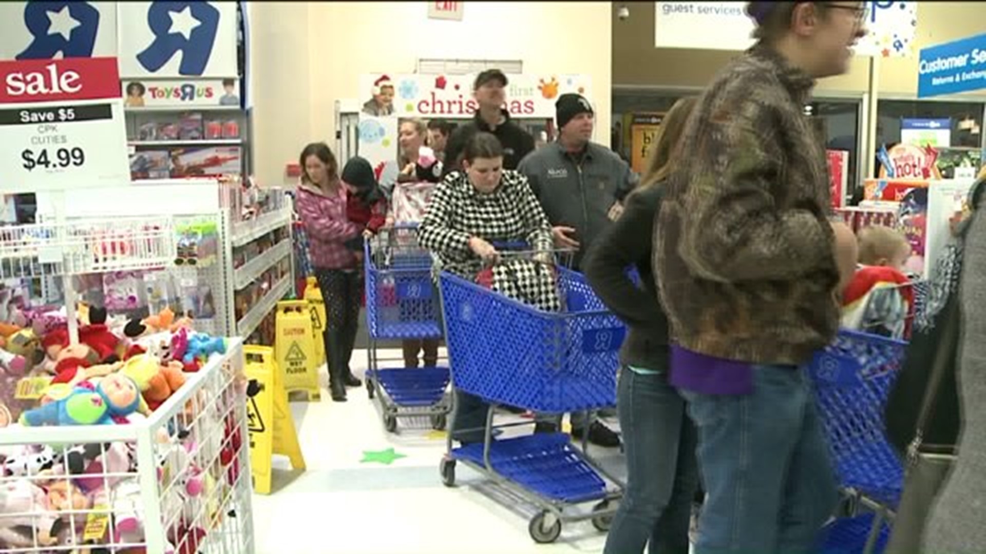 Bargain Hunters Get A Jump On Black Friday Deals on Thanksgiving