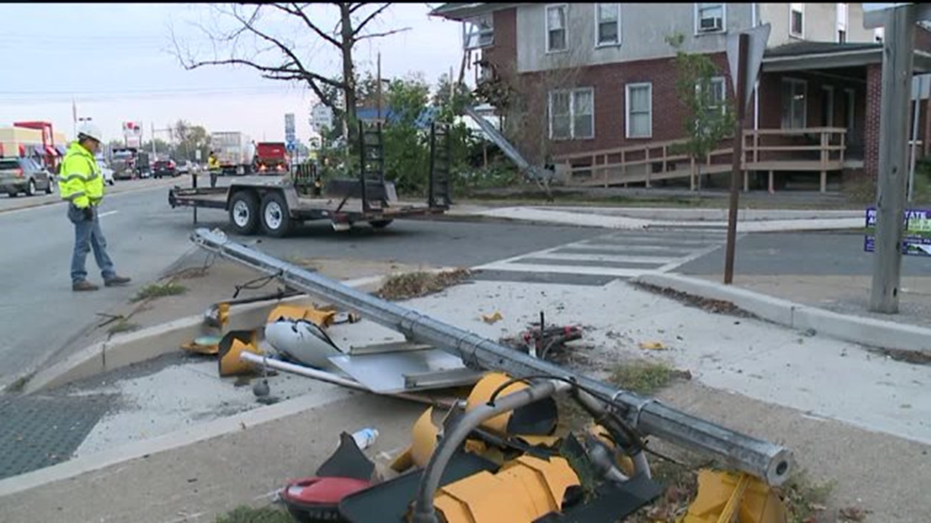 Tractor Trailer Crashes into Traffic Signal, Building