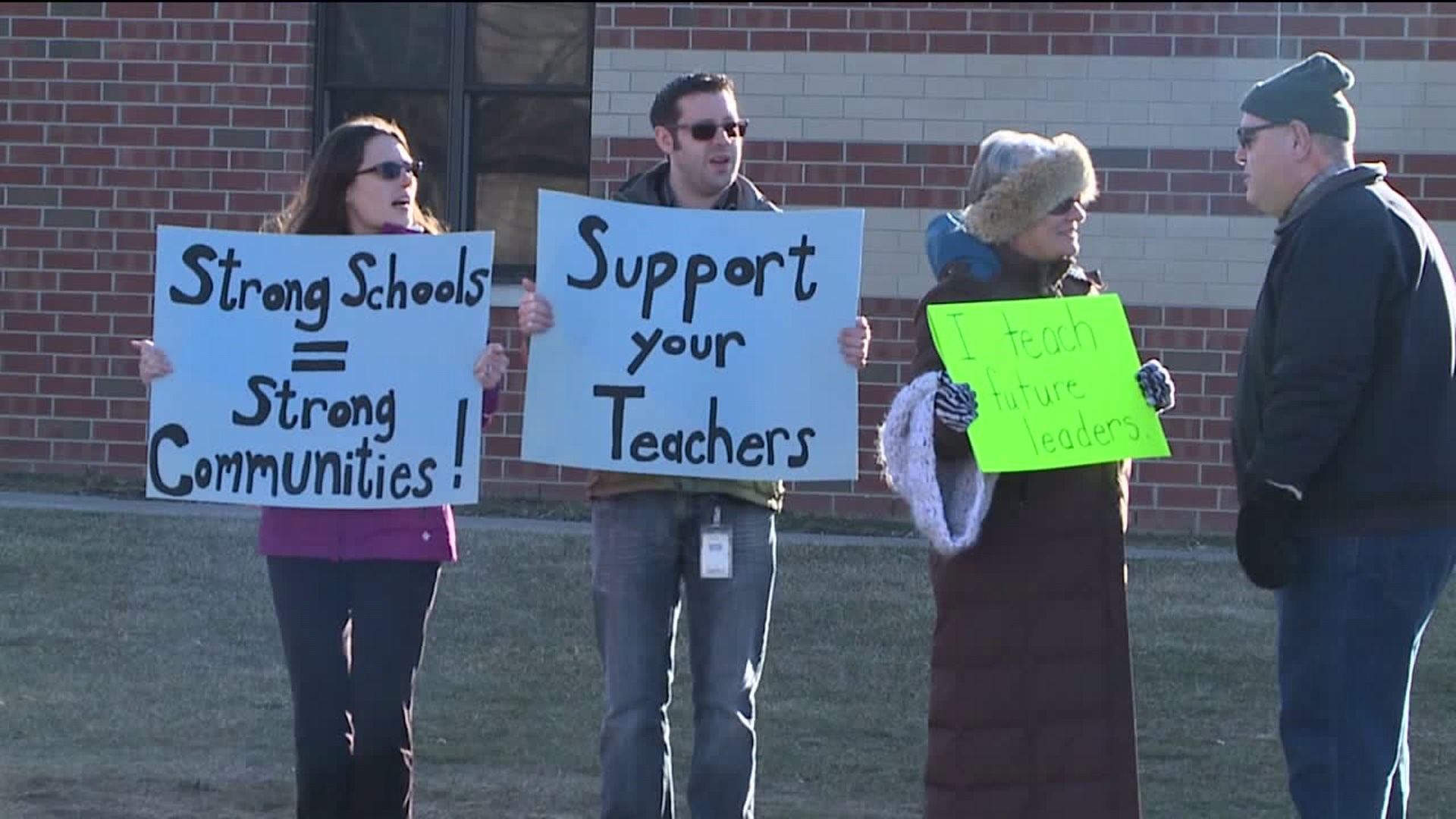 Rally for Teachers Contract in East Stroudsburg