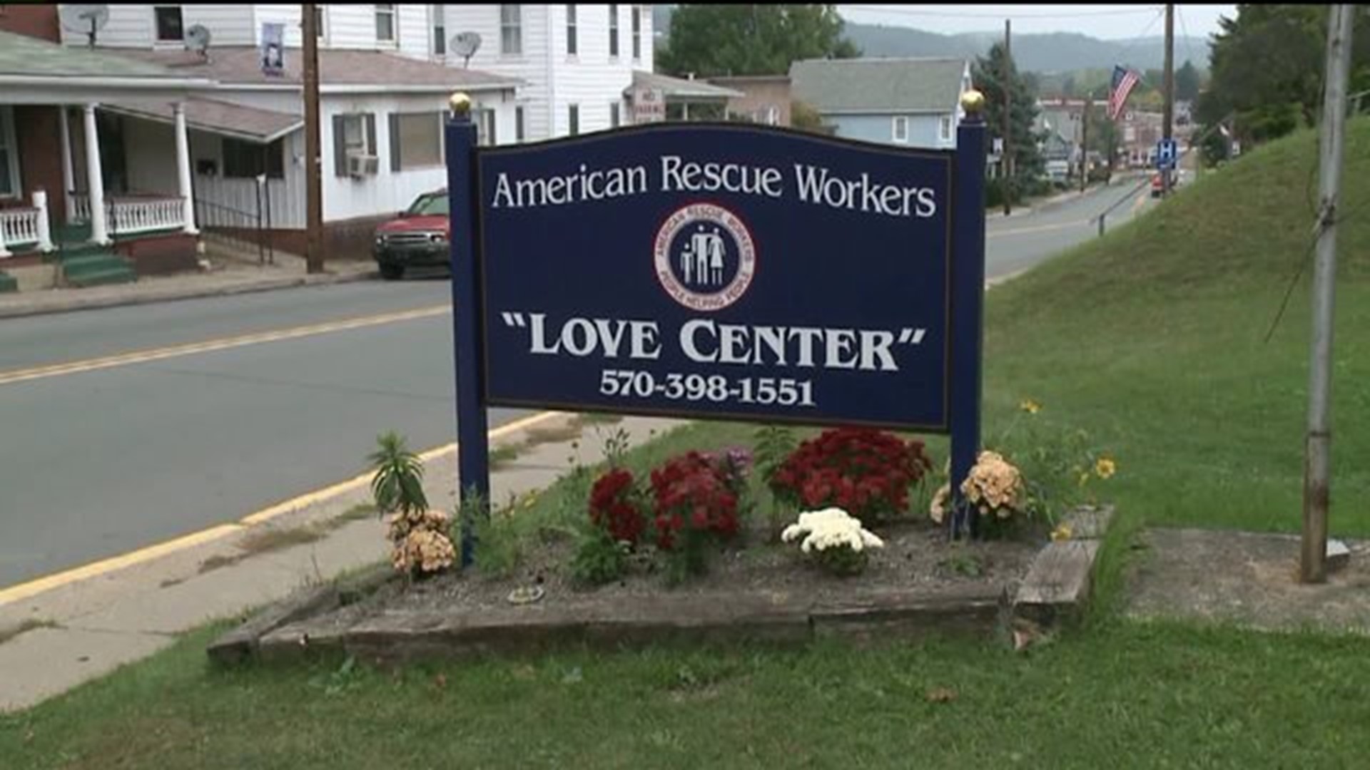 Volunteers and Patrons Say Goodbye to Love Center