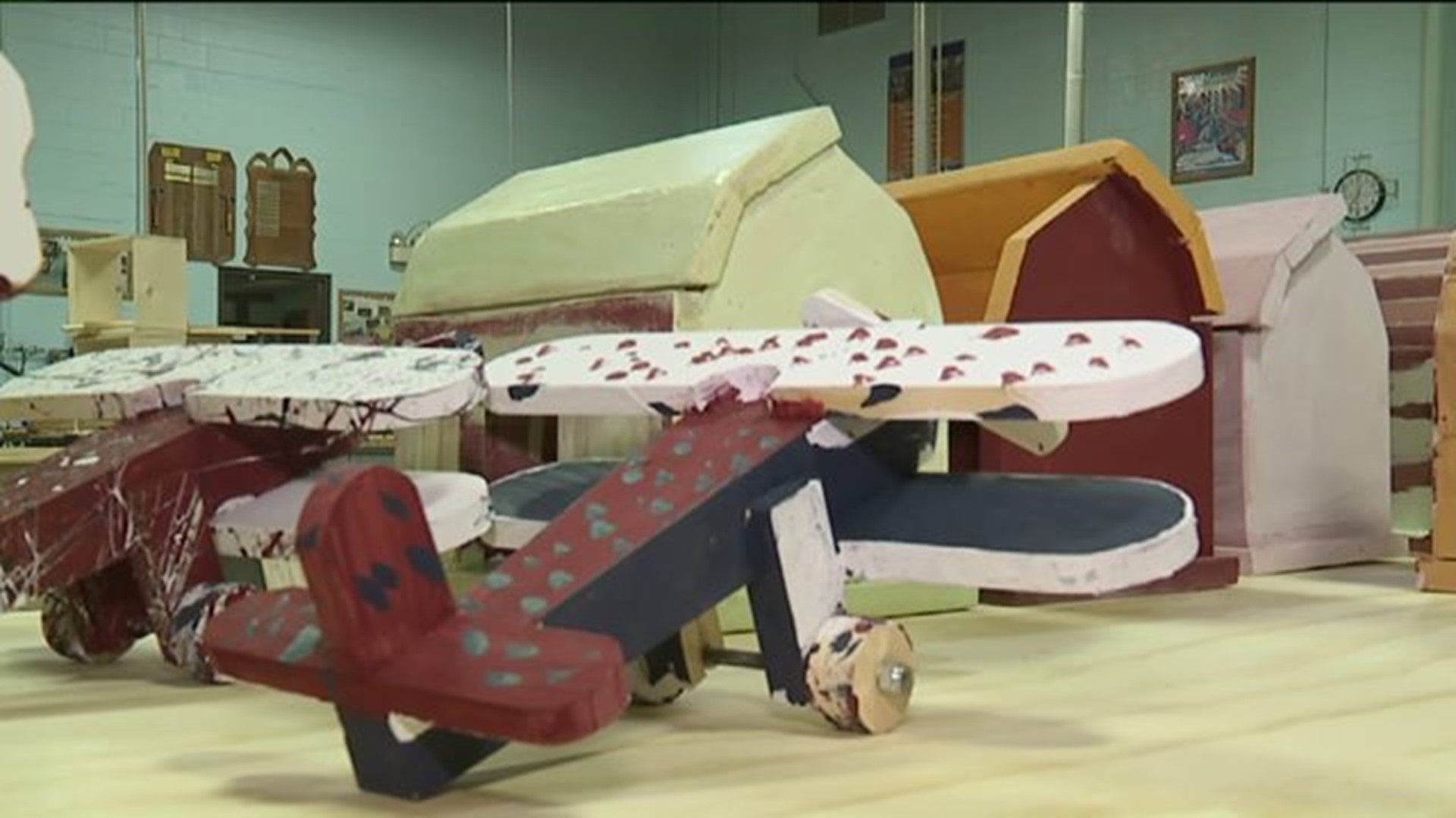 Carpentry Students Make Toys for Kids for Christmas