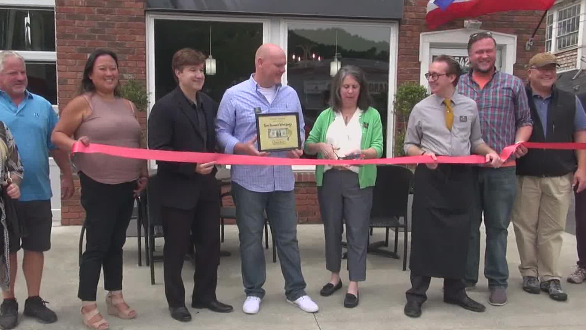 A ribbon-cutting ceremony was held Wednesday at a new wine lounge in Wayne County.