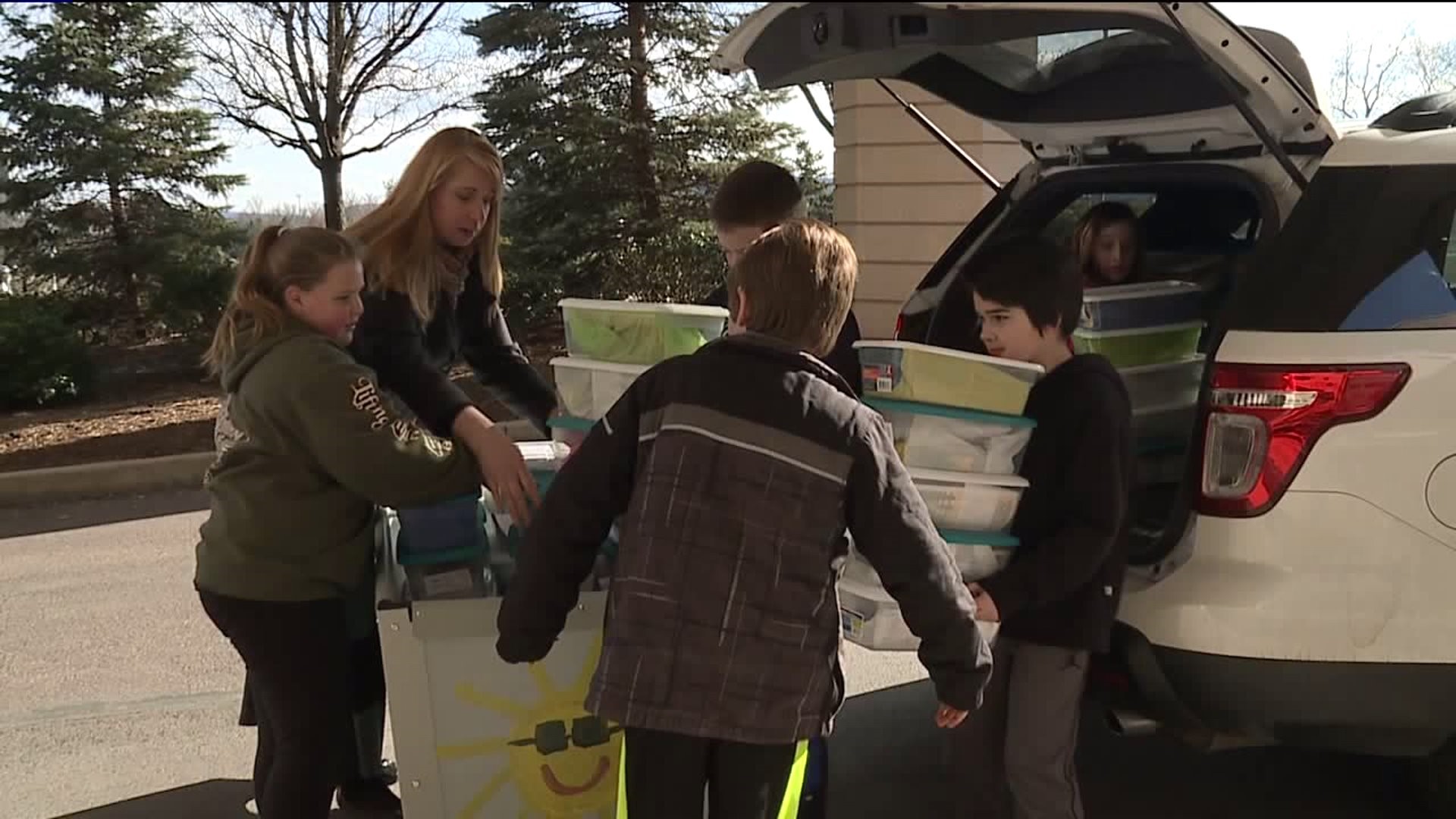Elementary Students Deliver More Than 100 `Jared Boxes` to Janet Weis Children`s Hospital