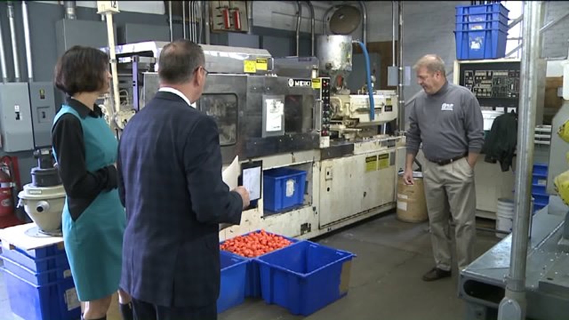 Scranton Mayor Visits Manufacturing Plant in the City