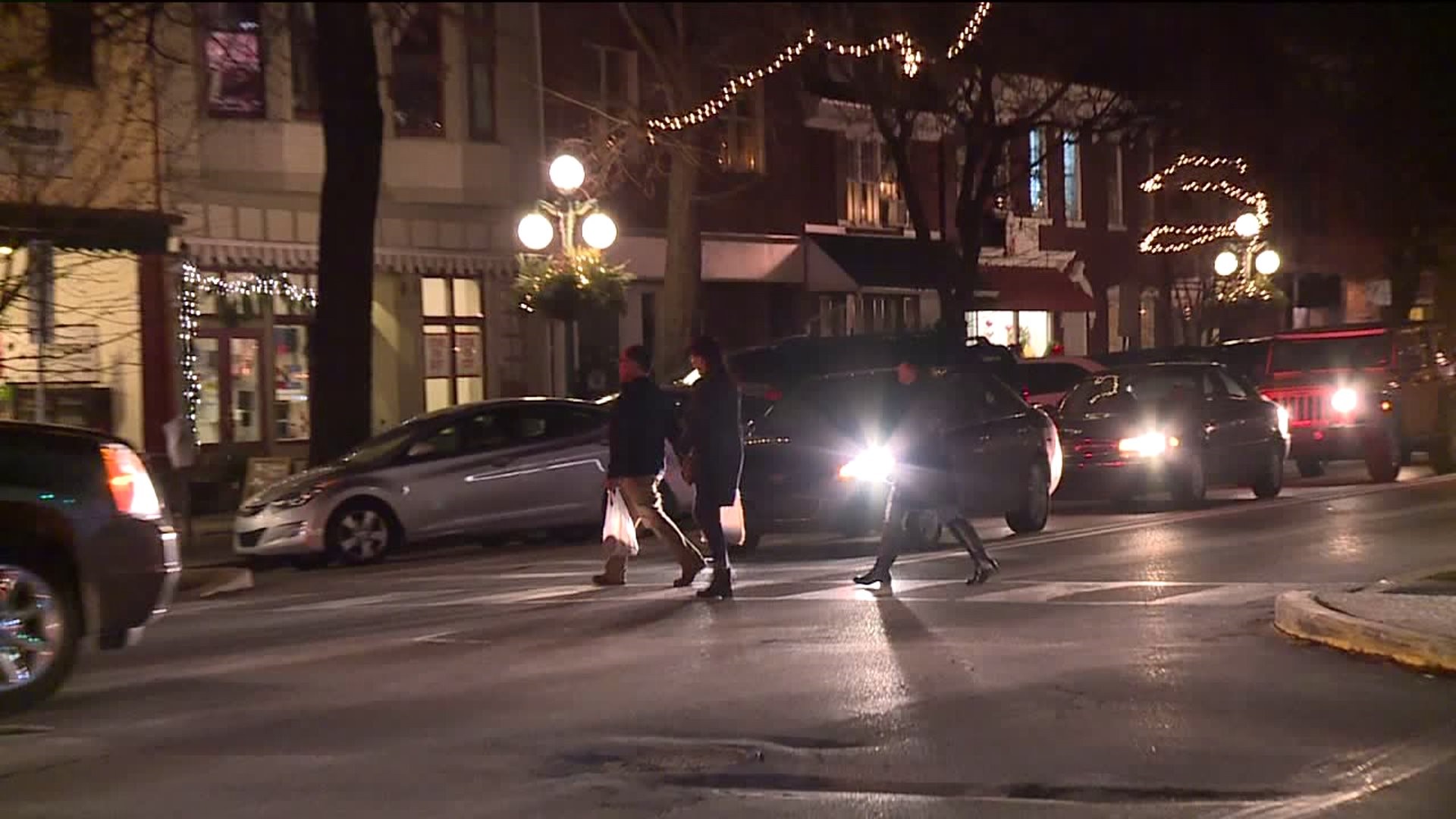 Holiday Shoppers Flock to Downtown Lewisburg for Annual "Late Shoppers Night"