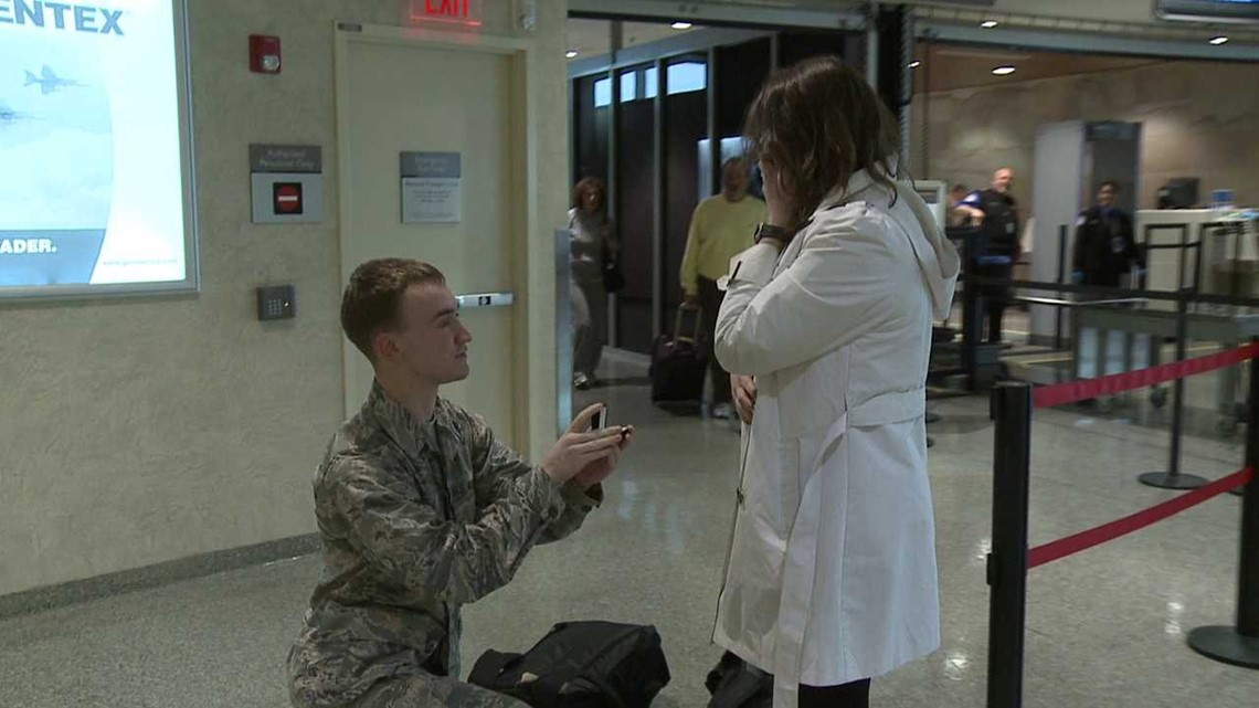 Airman Arrives Home Proposes To Girlfriend 3795