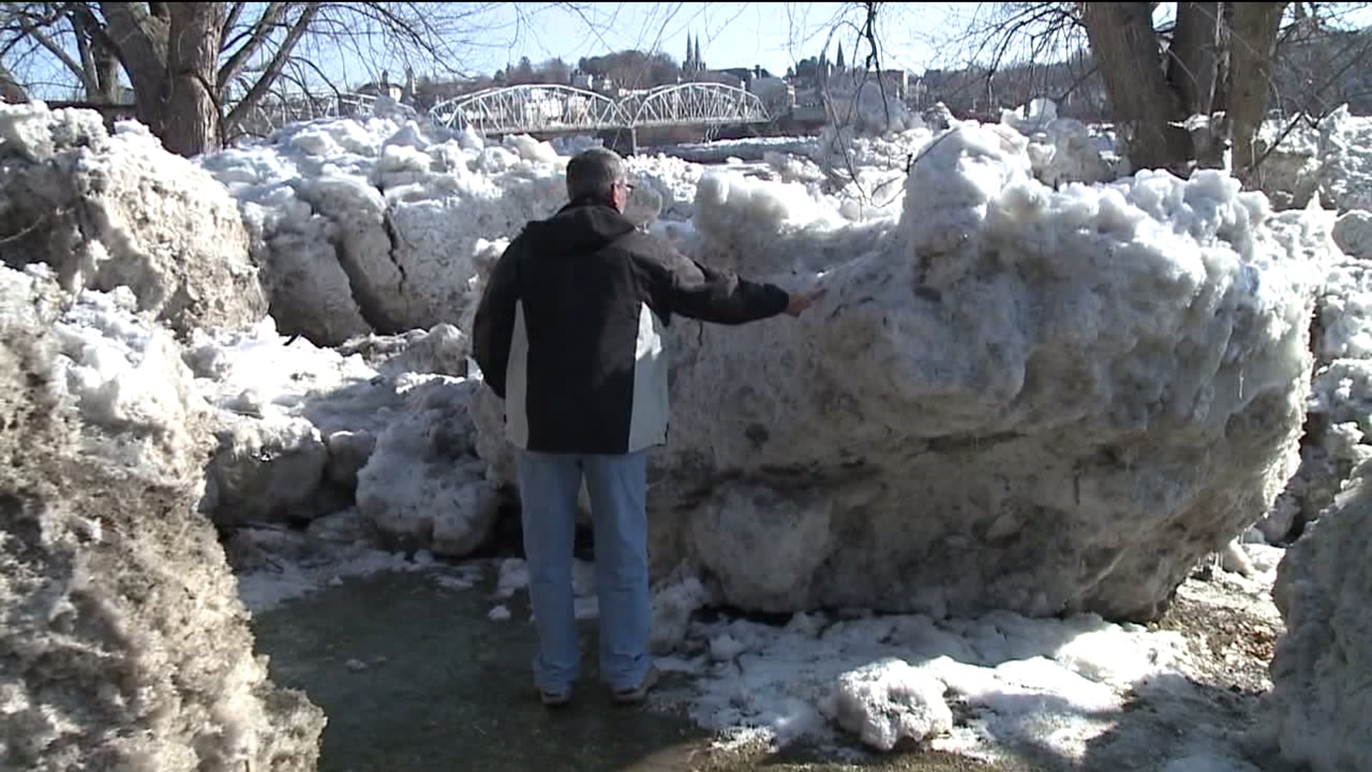 Ice Chunks Draw Crowd in West Pittston