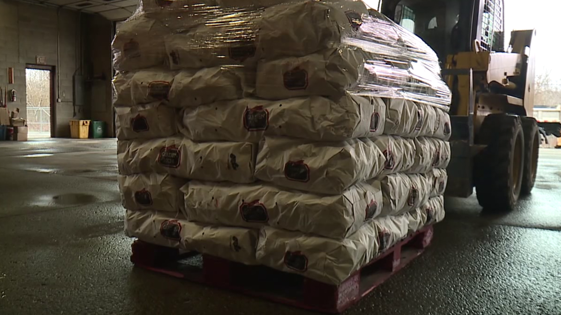 A Lackawanna County company has donated 200,000 pounds of unsold produce.