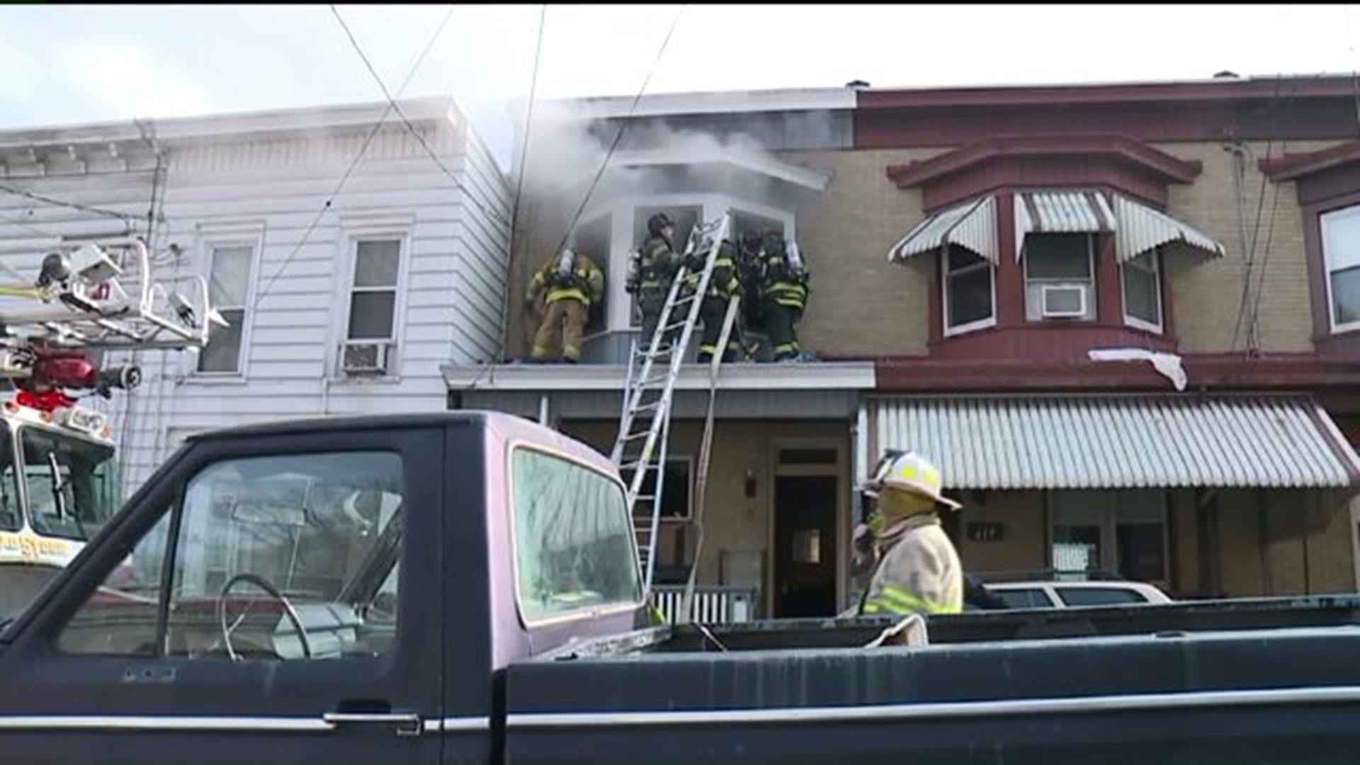 Mother and Four Children Climb out Upstairs Window to Escape Fire