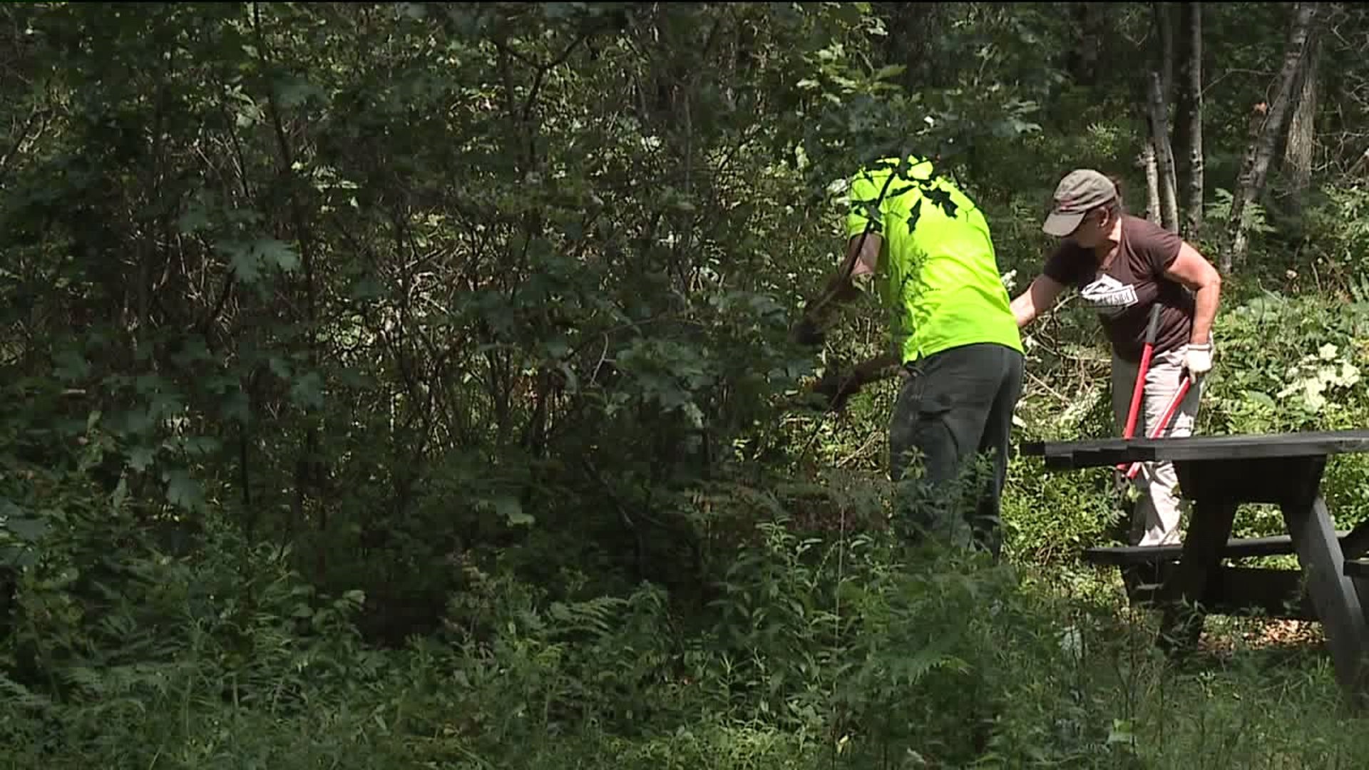 Volunteers Help Clean up D&L Trail