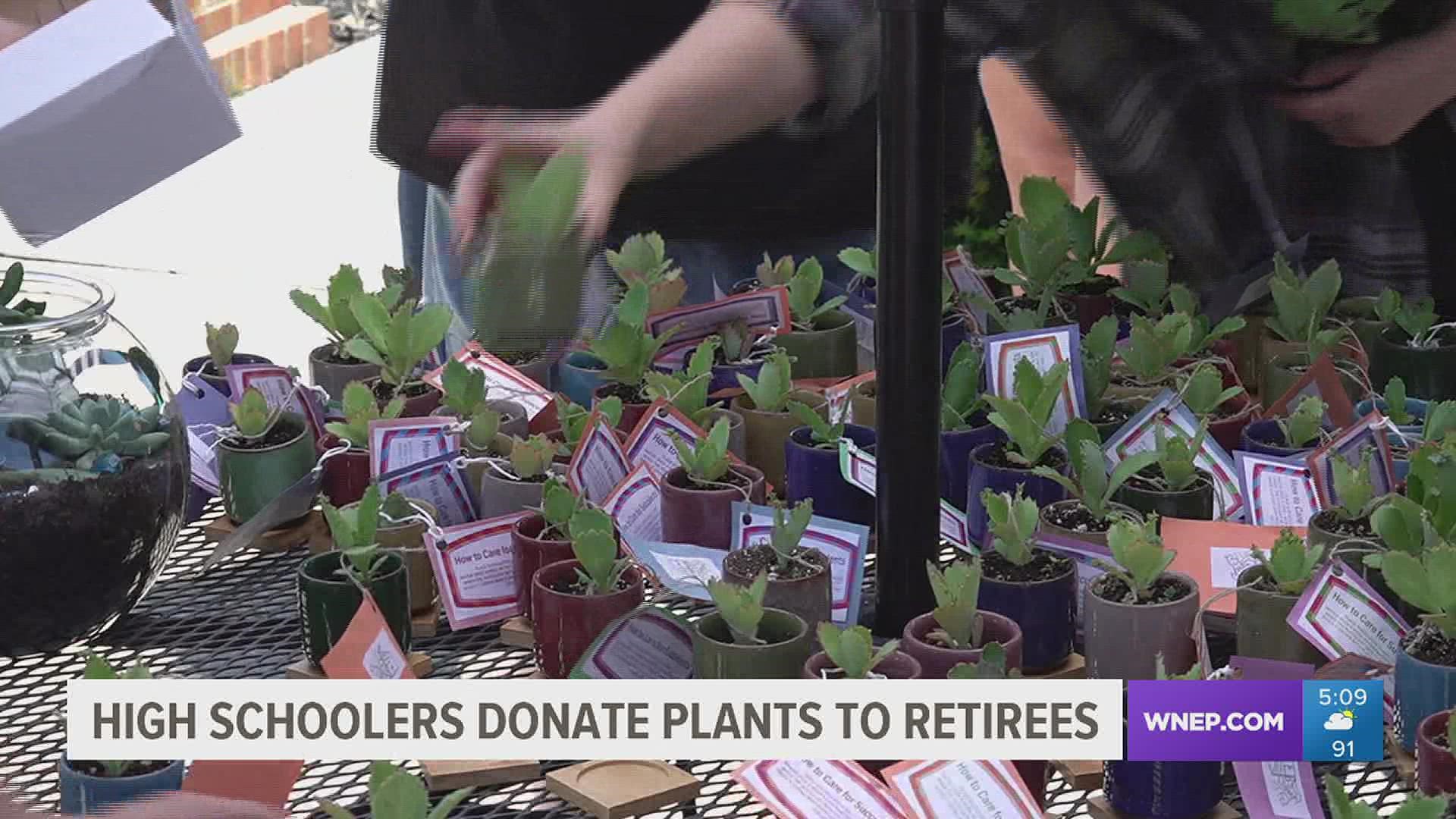 After dedicating a school year to raising succulents, the 4-H students at Blue Mountain High School are gifting the plants to a special group of residents.