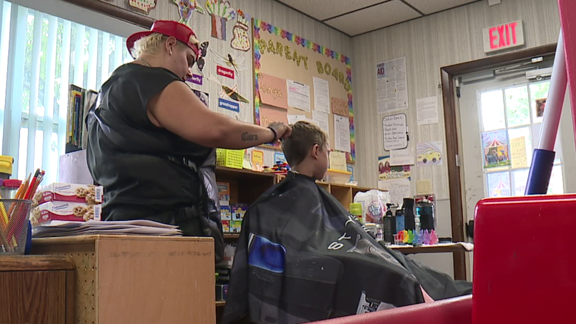 A local hairstylist is helping kids at a Scranton daycare go back to school in style.
