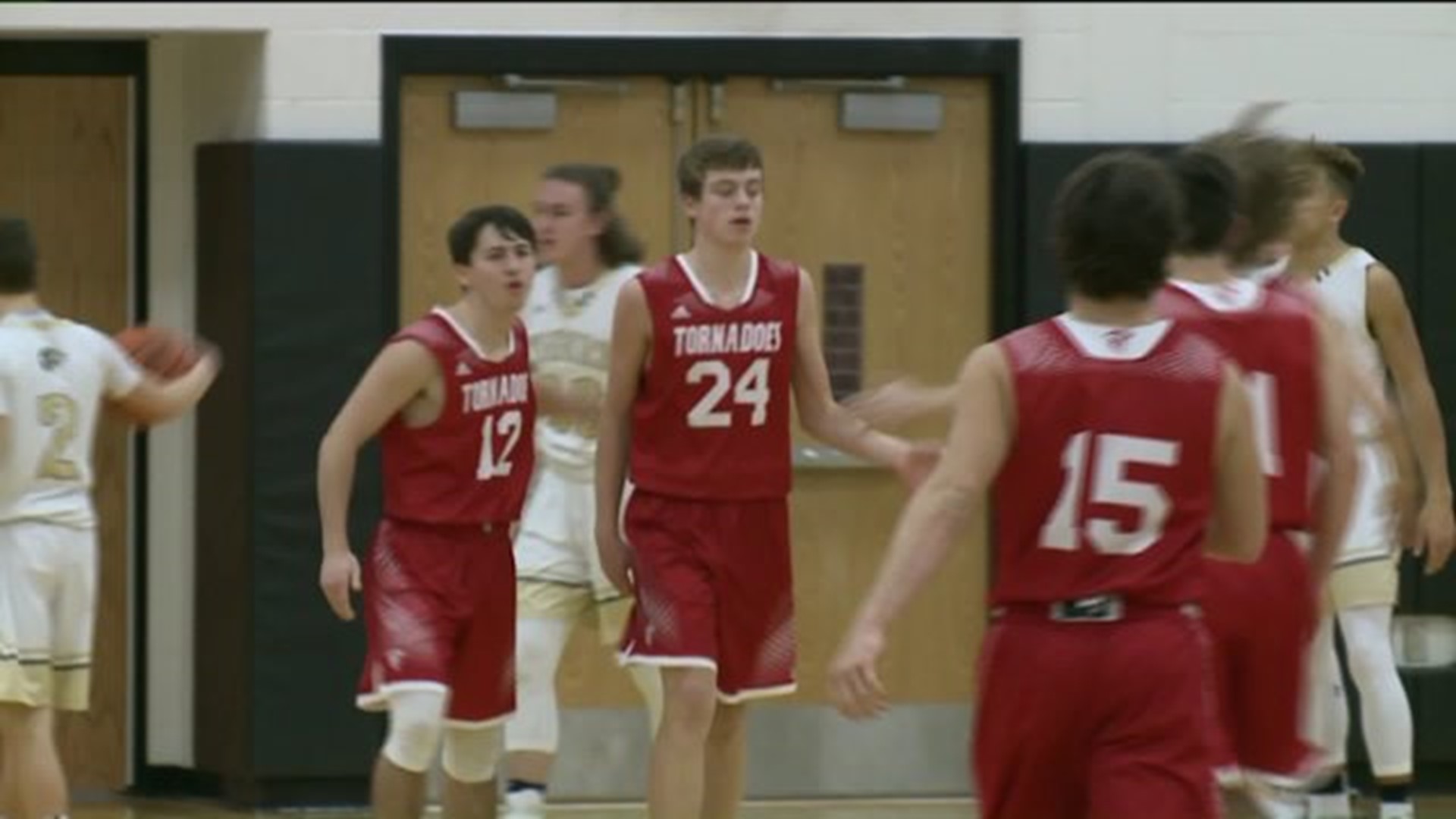 Mt. Carmel Boys Hold Off Southern Columbia 52-48