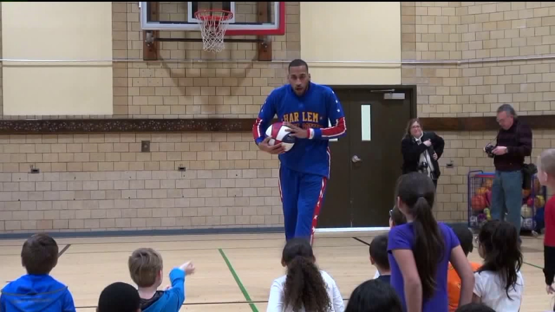 Harlem Globetrotters Teach Kids to Slam Dunk Bullies