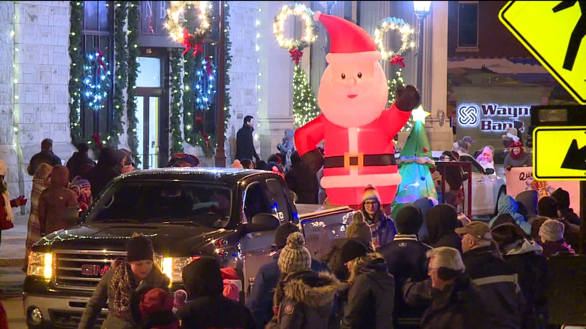 Despite Sub-Freezing Temperatures, Honesdale Community Turns Out For Annual Santa Parade