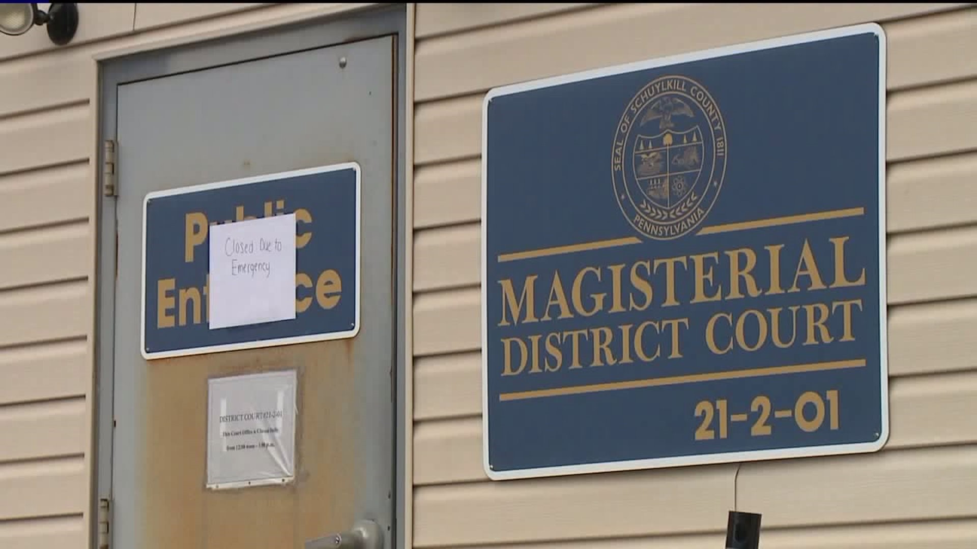 Foul Smell Causes Magistrate`s Office to Close Early