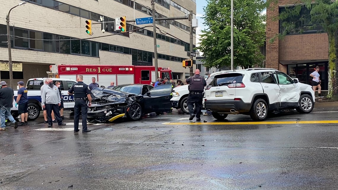 Two cars crash on Jefferson Avenue in Scranton