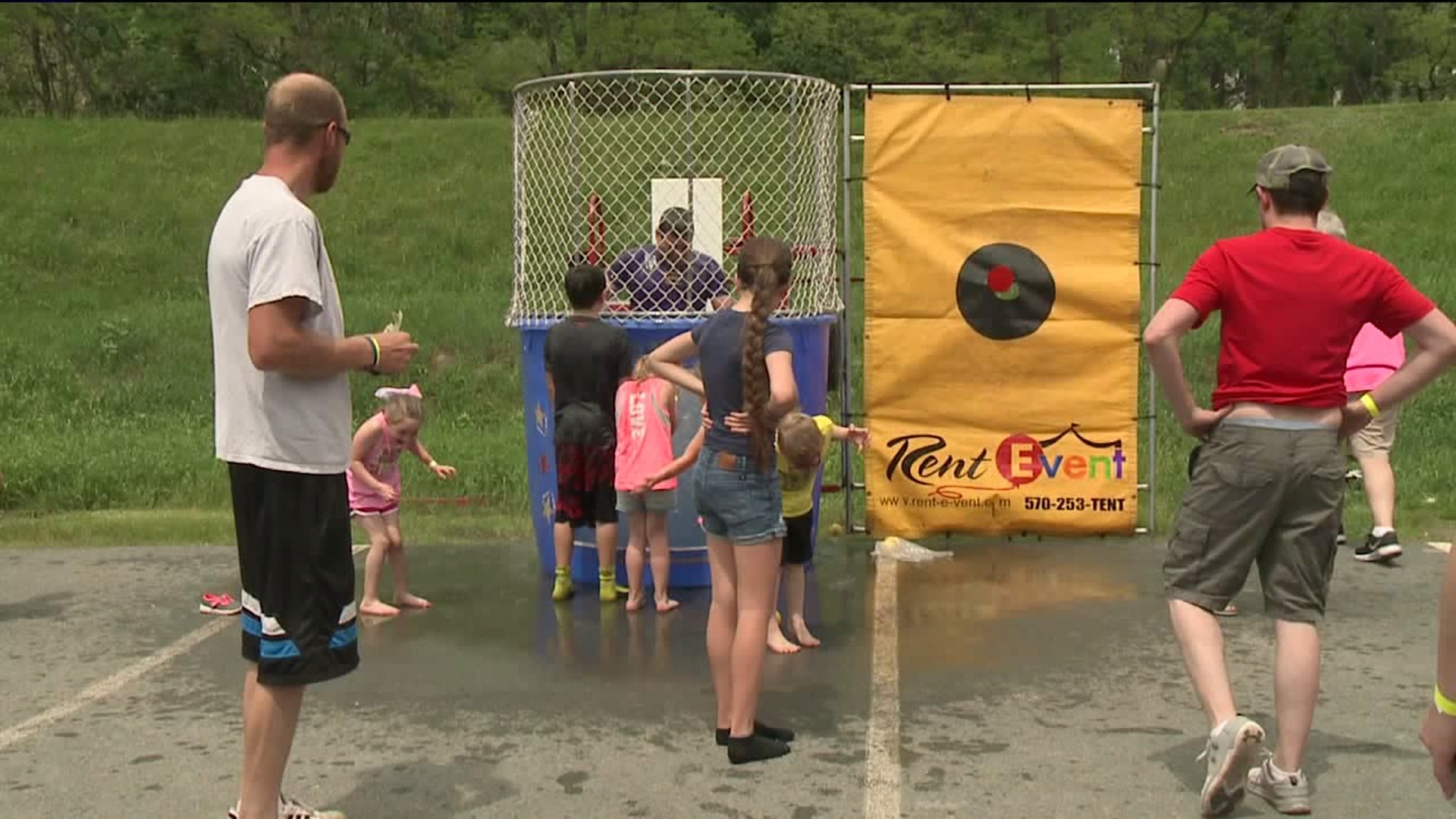 Kids Get to Dunk Their Principal at Carnival in Hawley