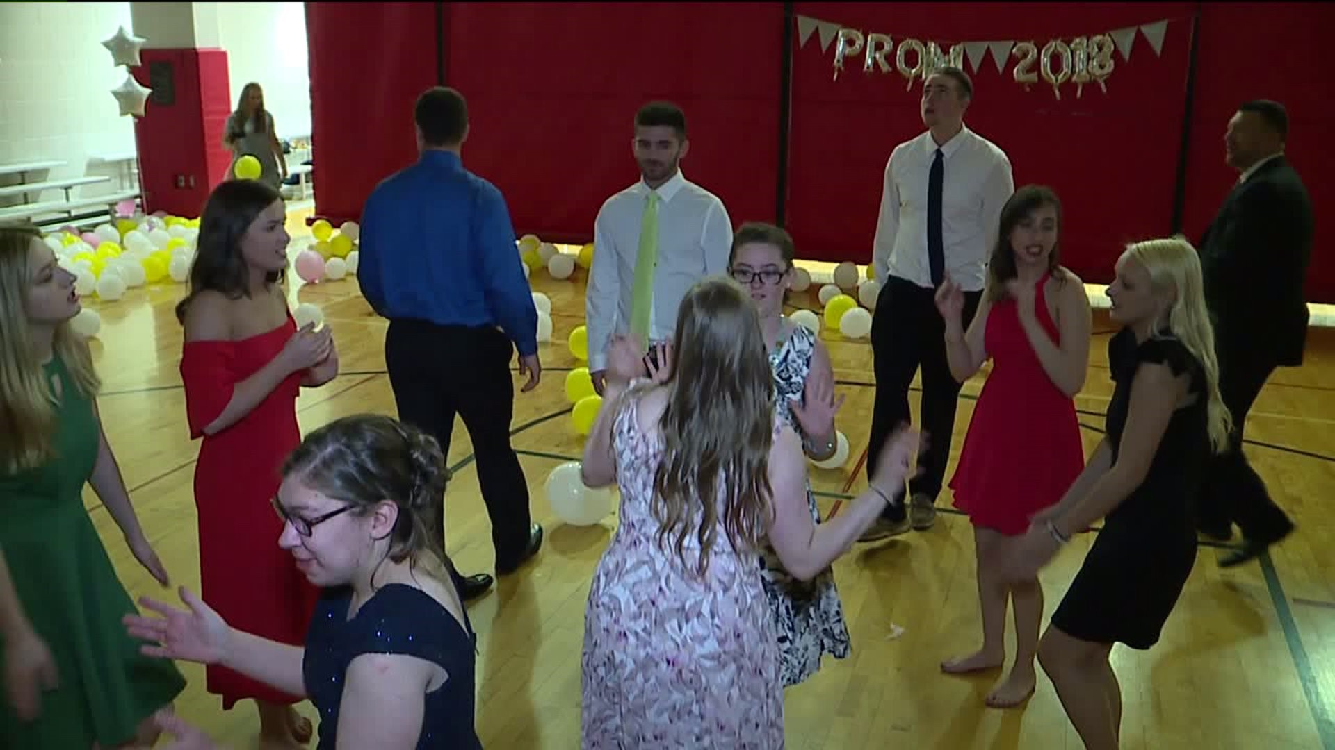 Student Volunteers Set Up Life Skills Prom