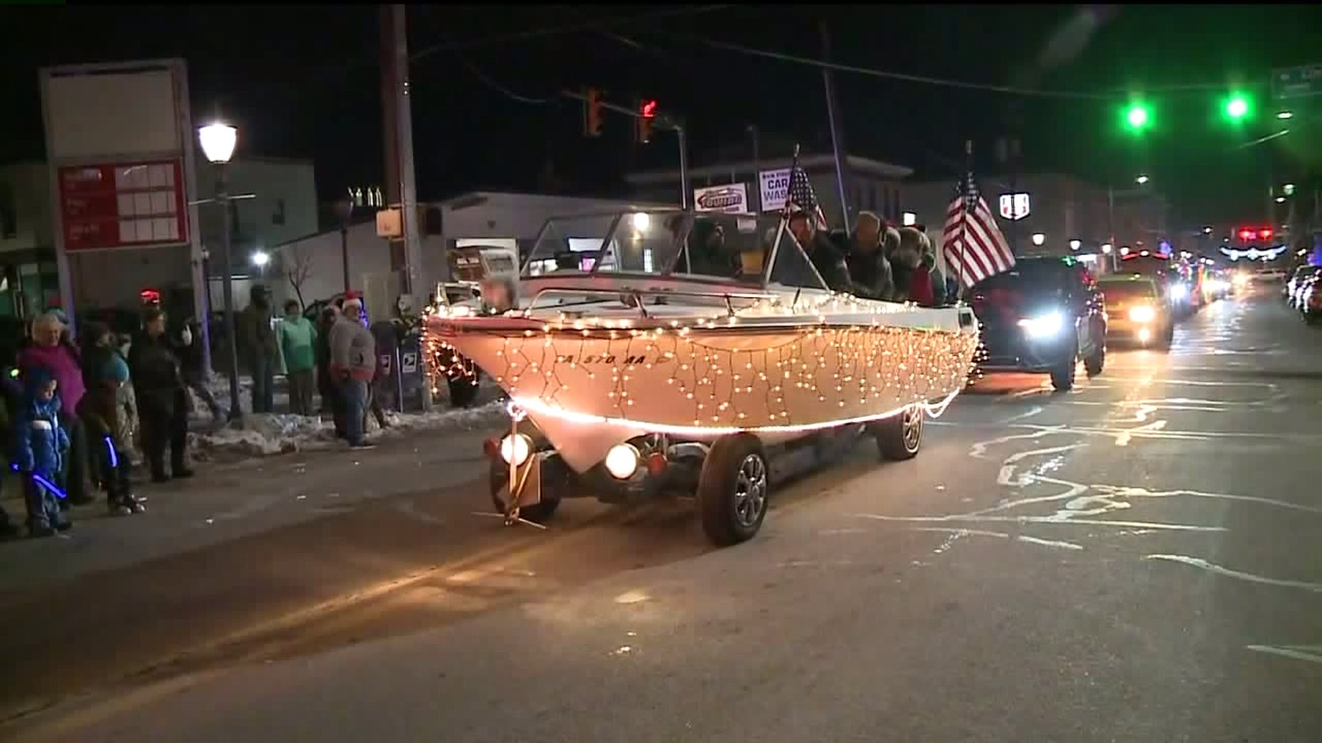 15th Annual Carbondale Lighted Christmas Parade Spreads Christmas Cheer