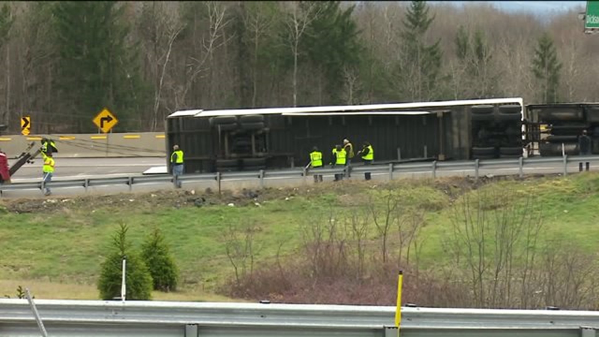 Rig Rollover Slows Interstate Traffic in Lackawanna County