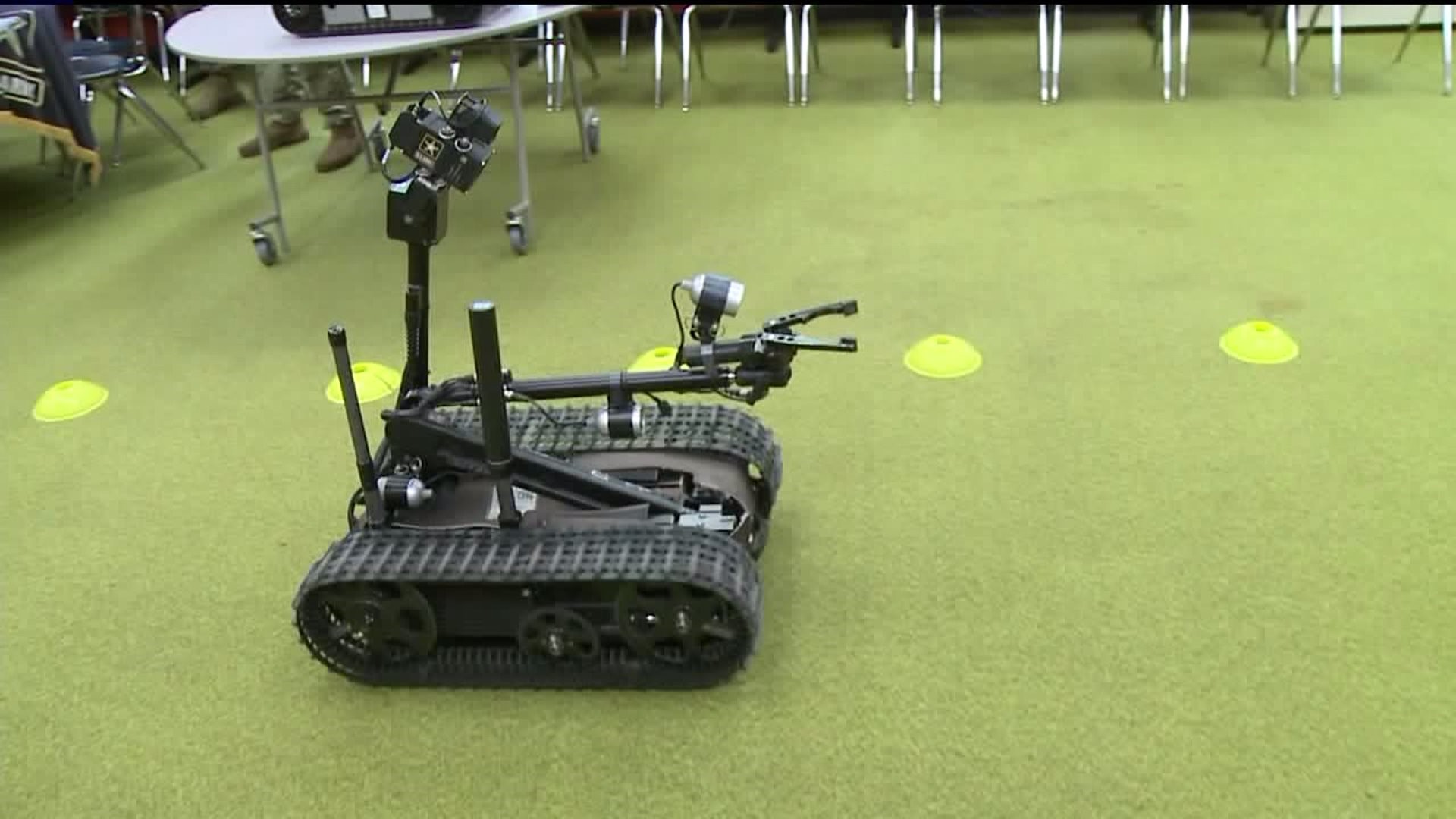 Students use Robot to See How Their Engineering Skills Line up with Jobs in Army