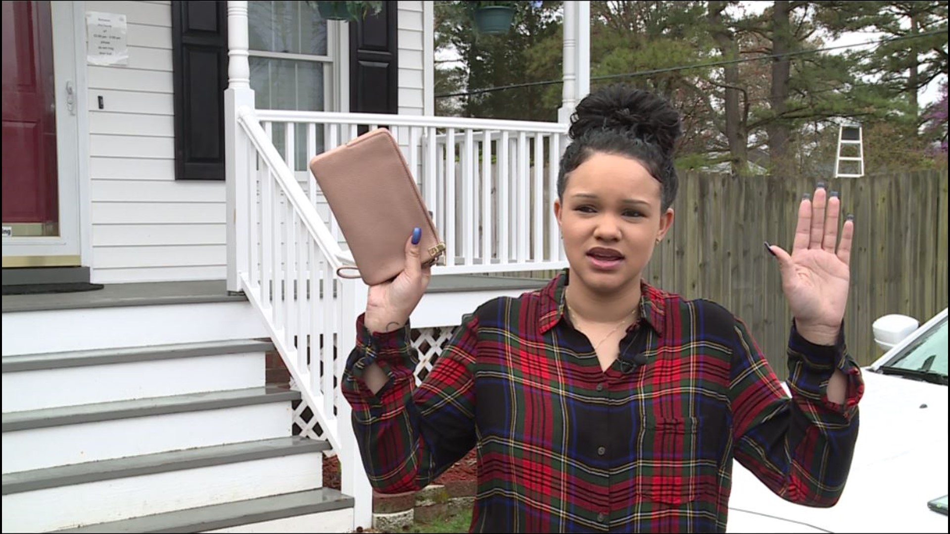 Applebee’s Hostess Accused of Stealing From Mother of 9MonthOld