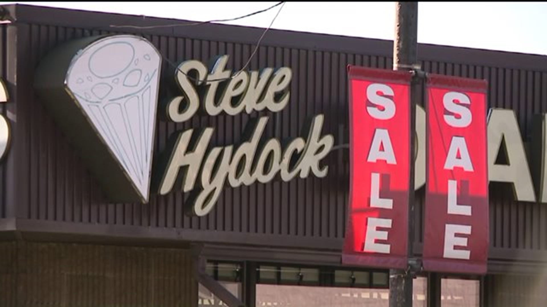 Steve Hydock Announces Plans to Close Jewelery Store