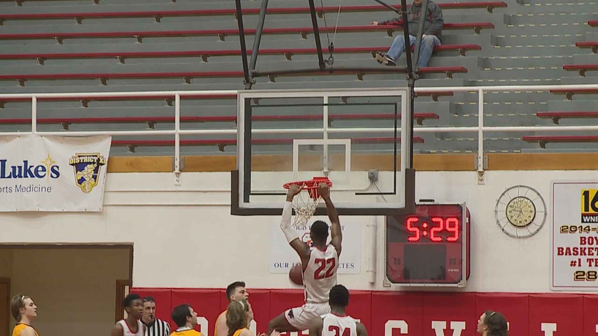 Montoursville vs Imhotep Charter boys basketball in 'AAAA' ball