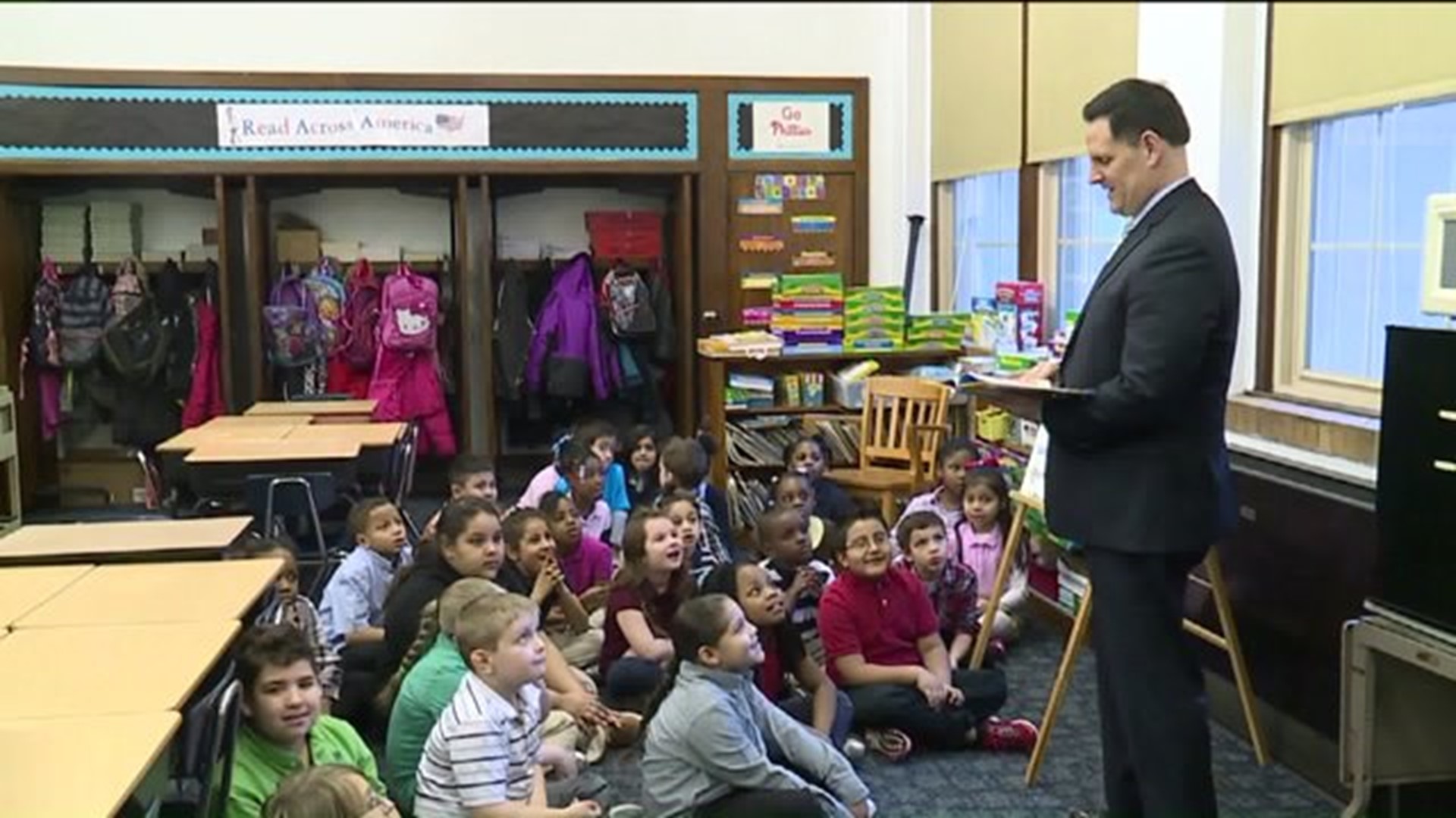 Tom Williams Shares `Read Across America` in Wilkes-Barre