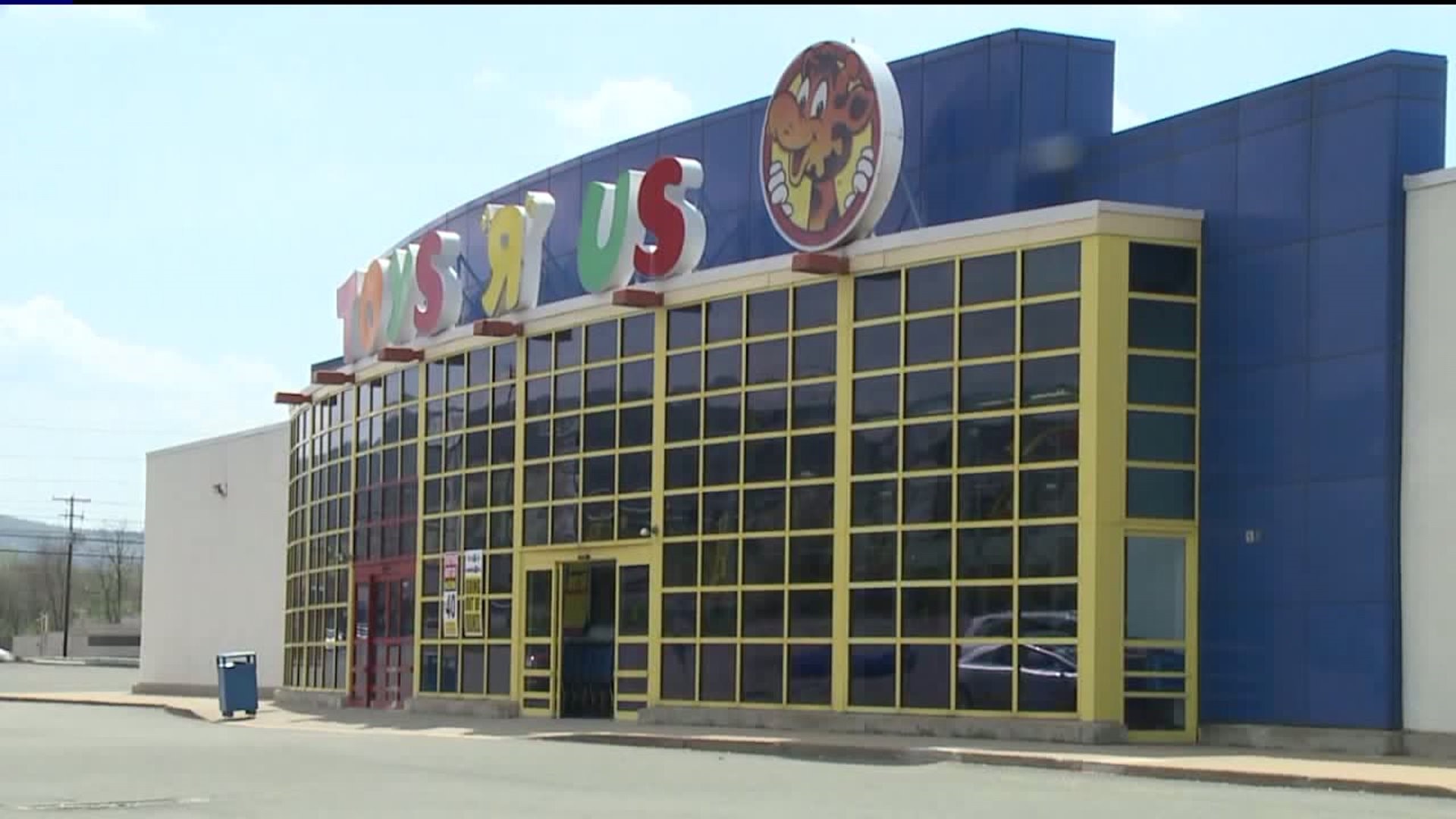 Police: Dad Leaves Baby with Toys R Us Employee and Leaves Store
