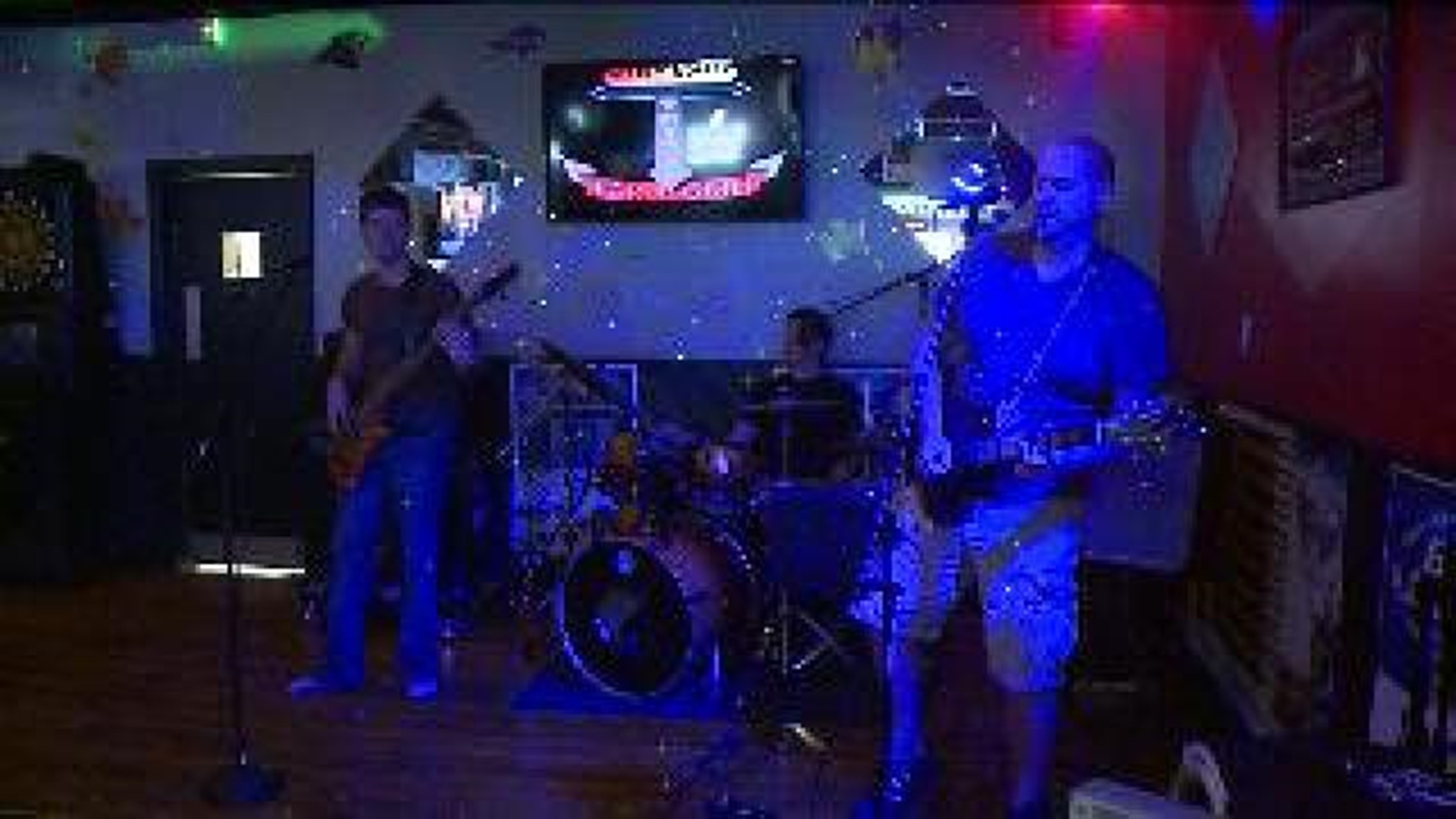 Bar and Grill Event Supports Cancer Victim