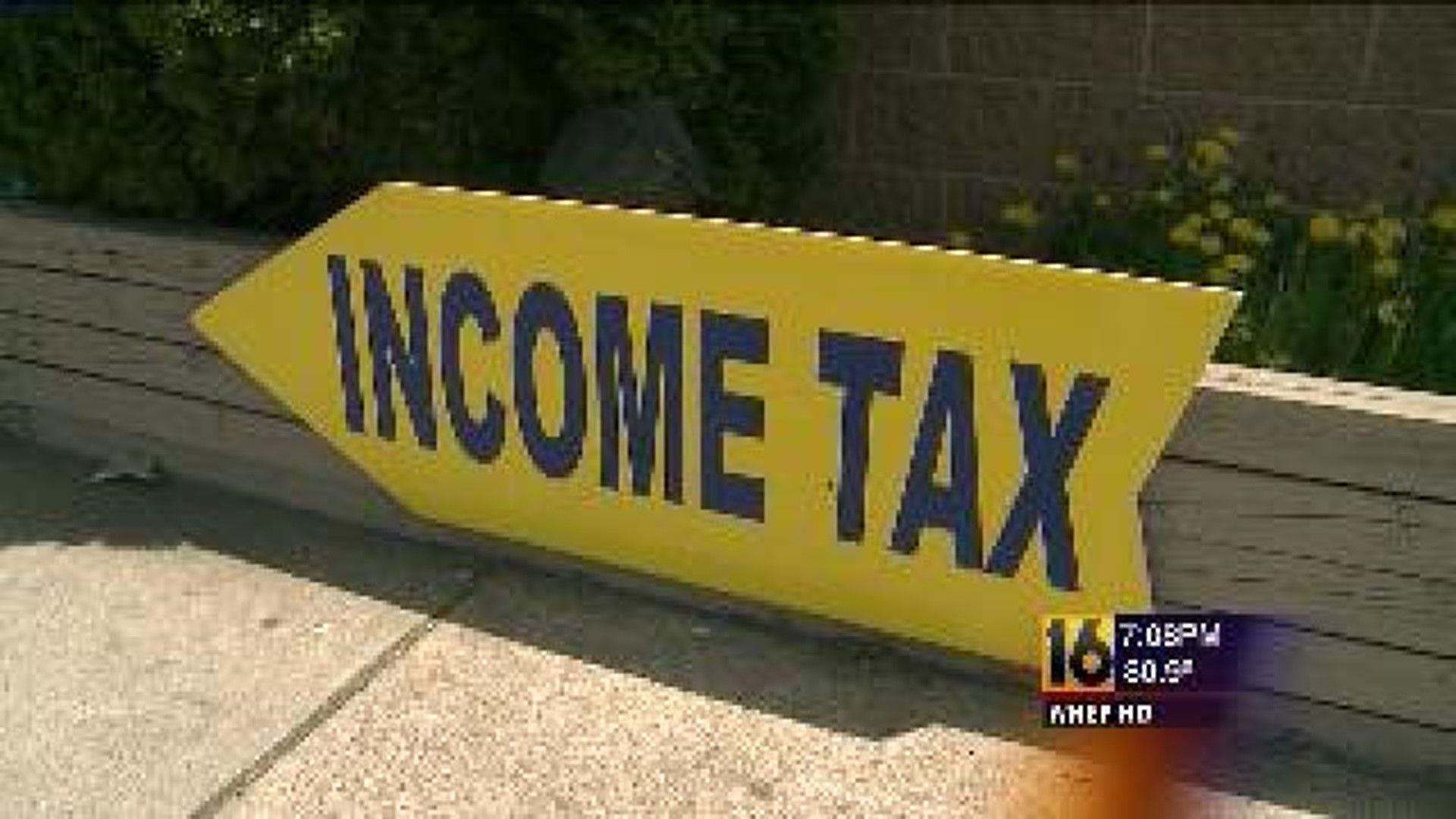 Tax Preparers Extending Hours as Deadline Draws Near