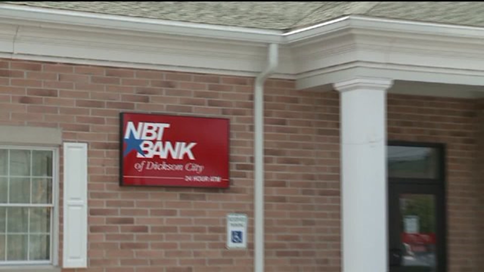 Bank Robber's Getaway Car Caught on Camera