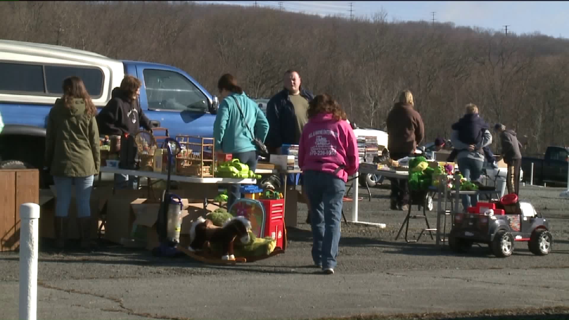Giant Flea Fair Opens After Delayed Start